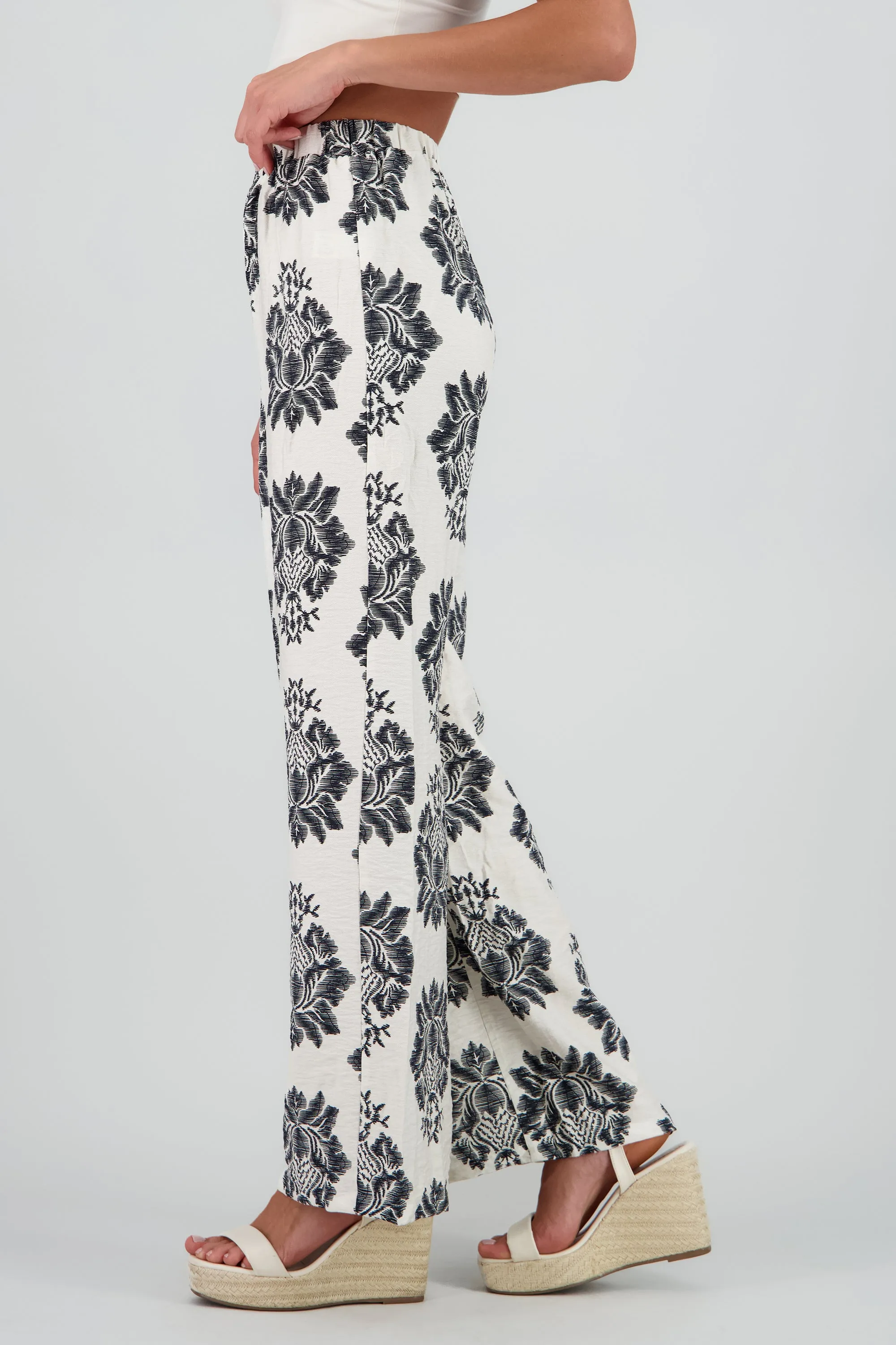 Pantalones fluidos estampado tropical sold by Shasa product image thumbnail 3