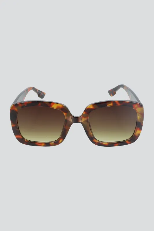 Lentes cuadrados oscuros sold by Shasa