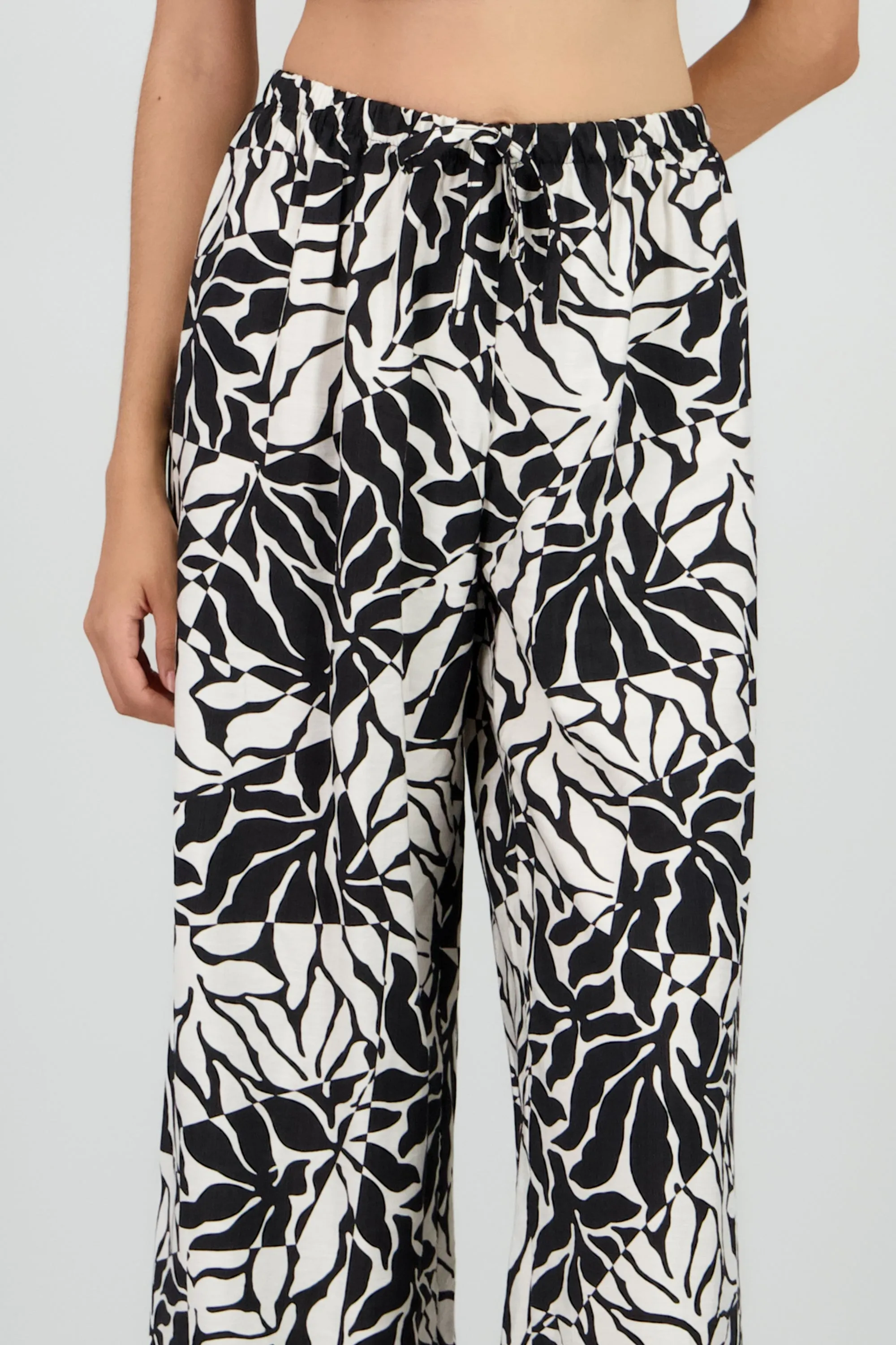 Pantalon amplio estampado flores sold by Shasa product image thumbnail 5