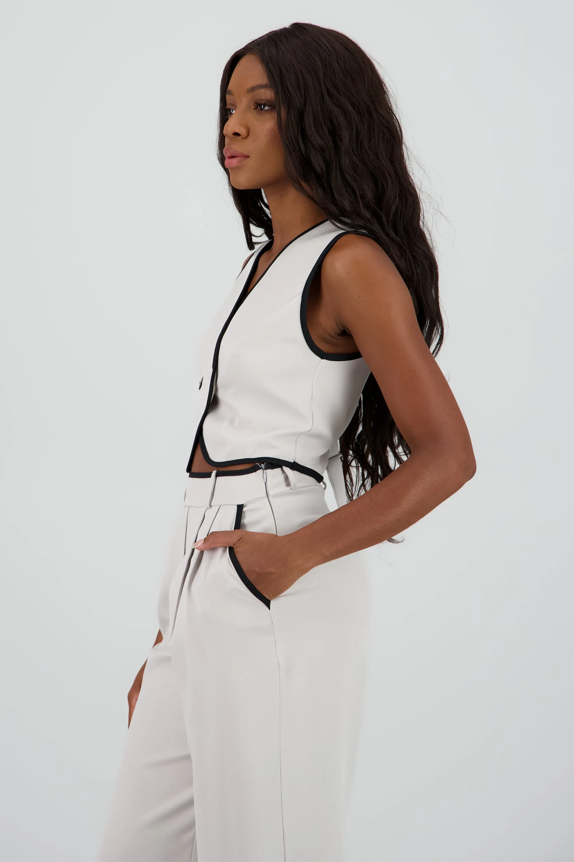 Chaleco detalle contraste cruzado 2 botones Hyp sold by Shasa product image thumbnail 3