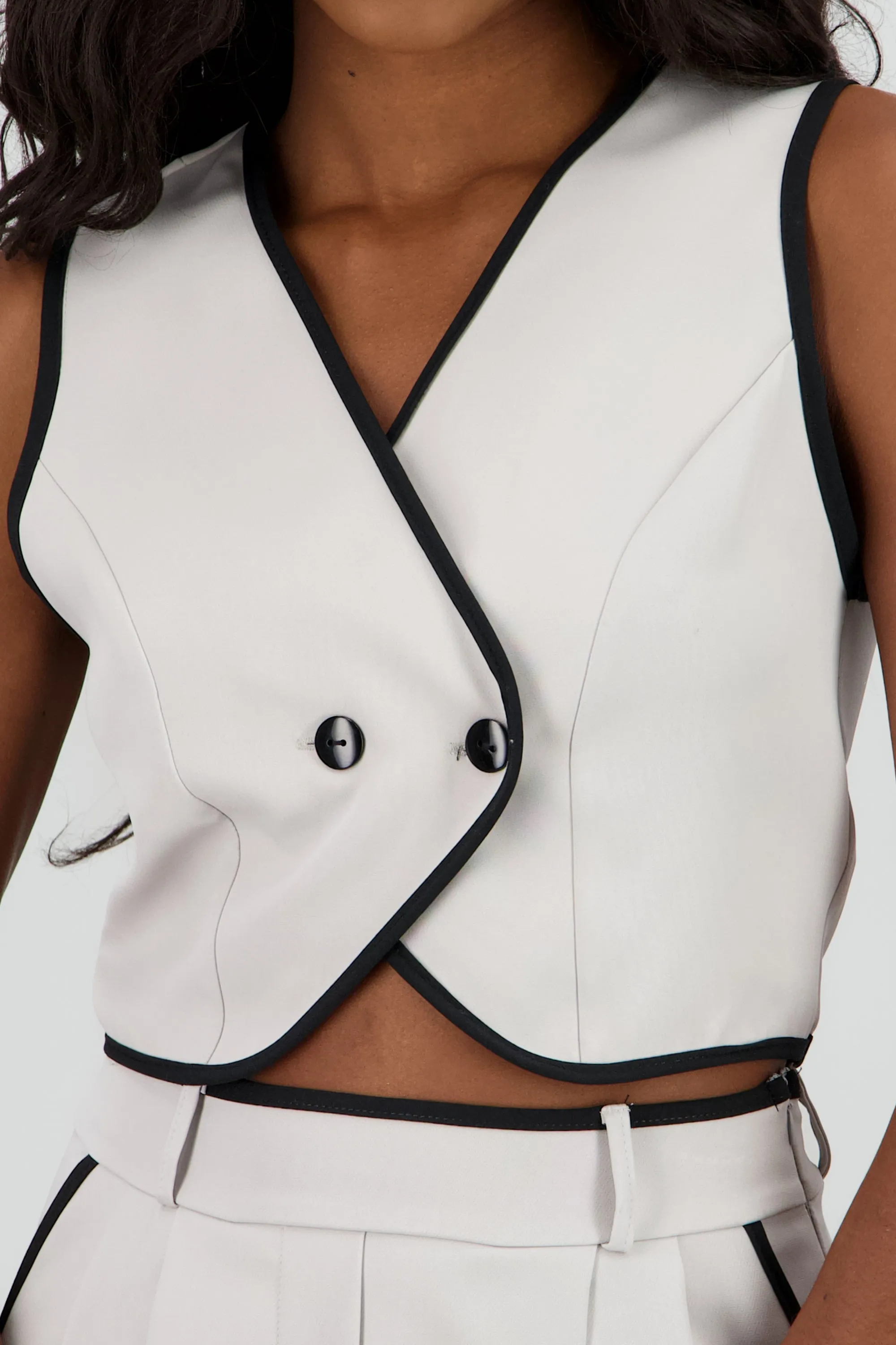 Chaleco detalle contraste cruzado 2 botones Hyp sold by Shasa product image thumbnail 5