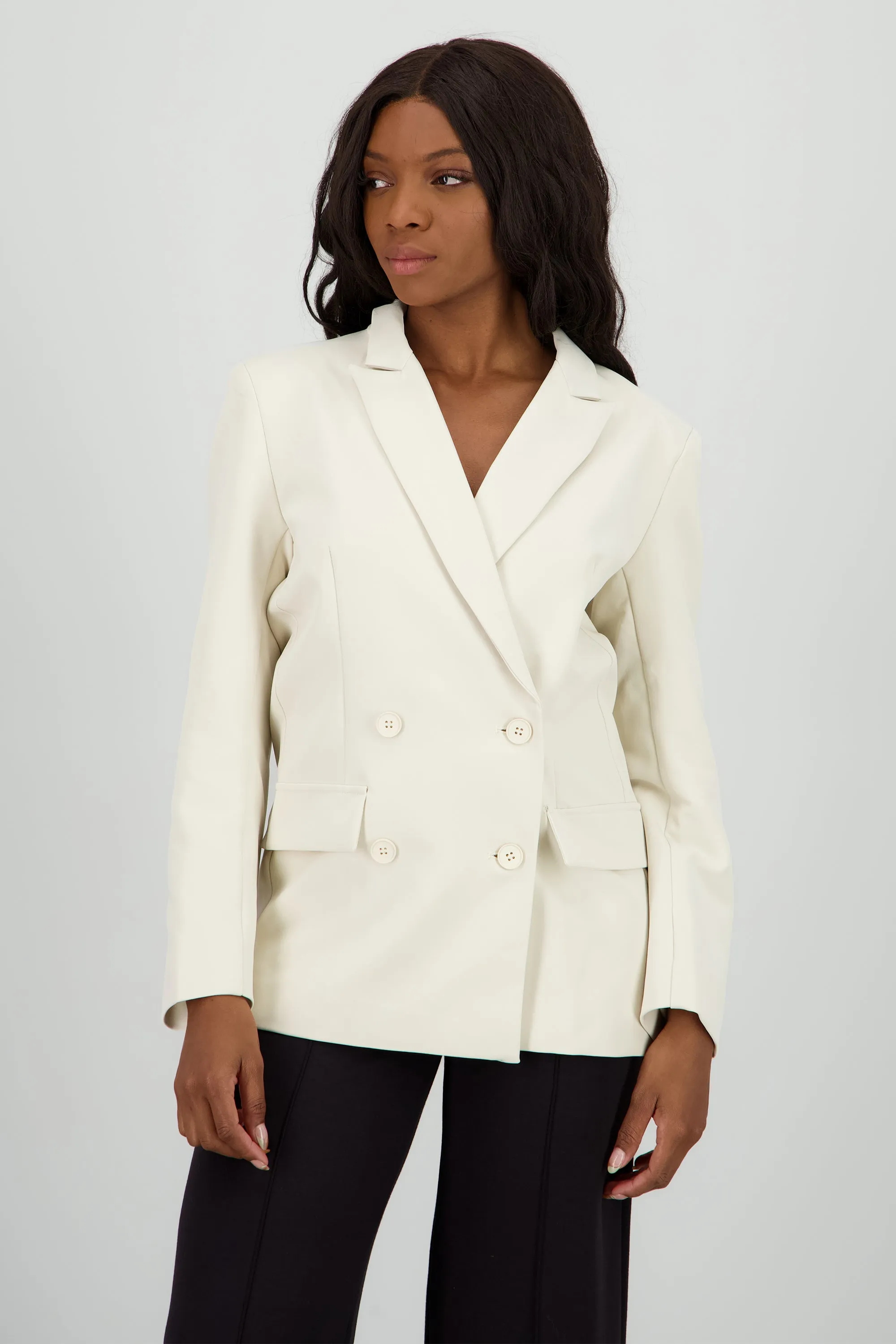 Saco oversized liso con estructura y botones sold by Shasa