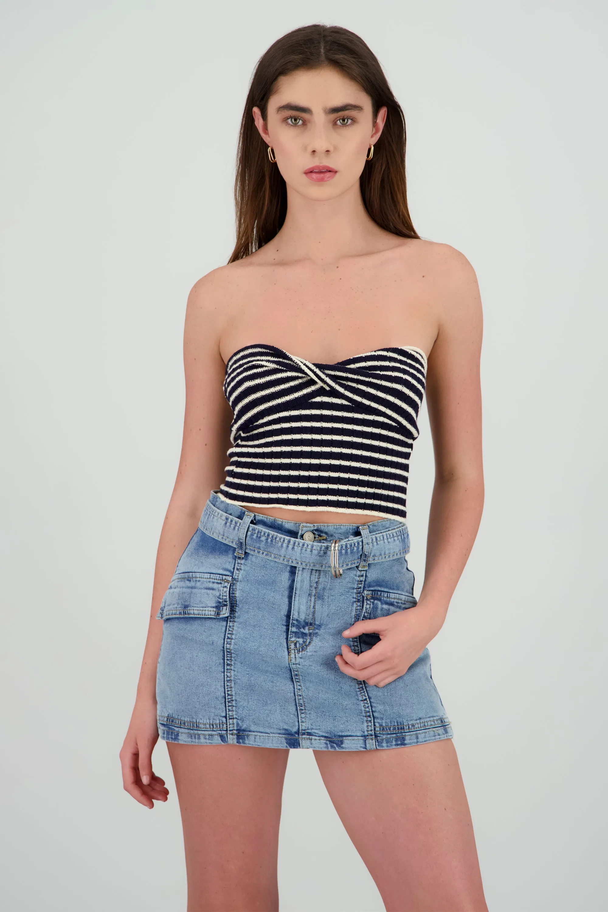 Top strapless detalle escote sold by Shasa