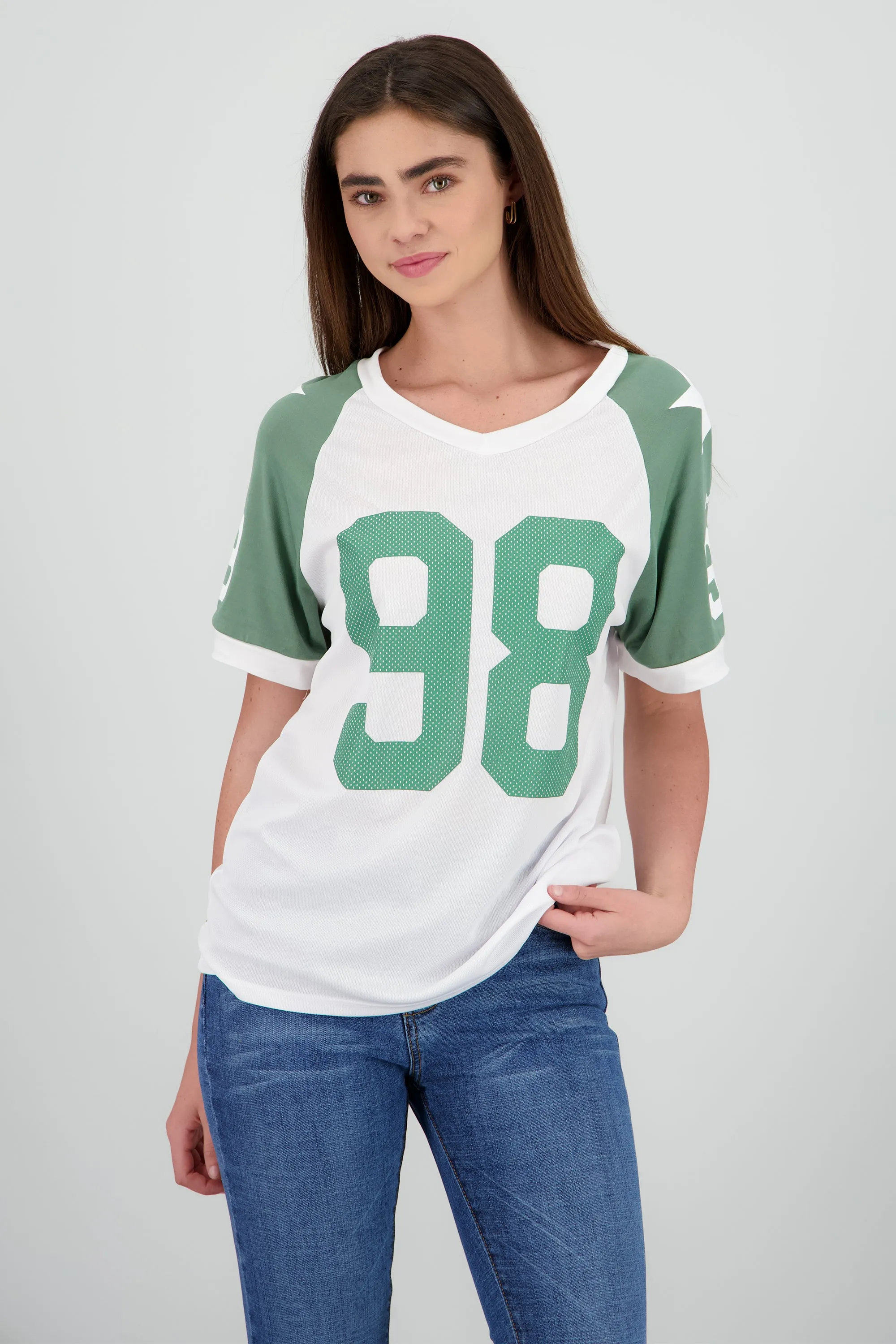 Playera oversized numero contraste sold by Shasa