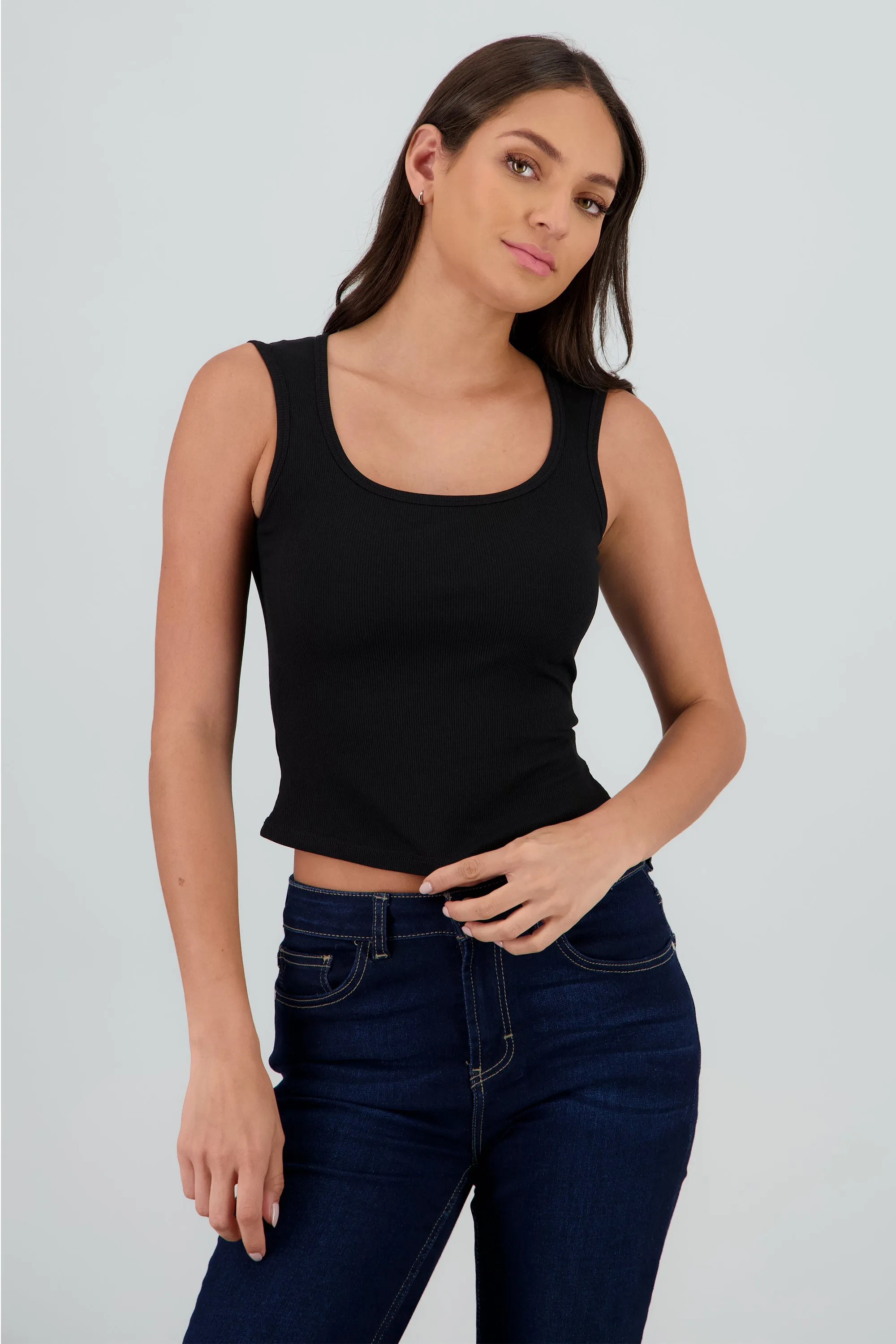 Top de cuello cuadrado liso sold by Shasa