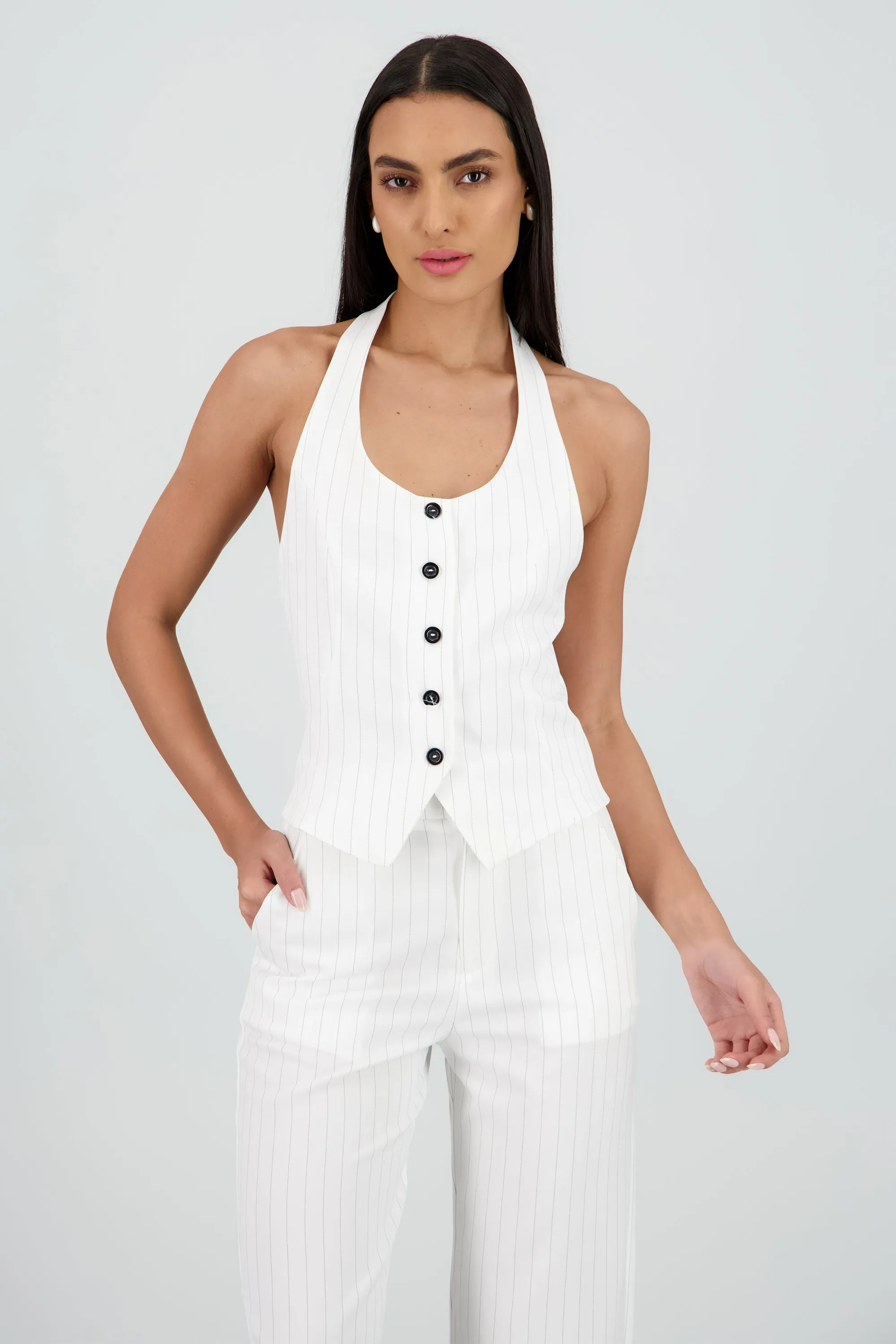 Top halter sastreado detalle botones sold by Shasa