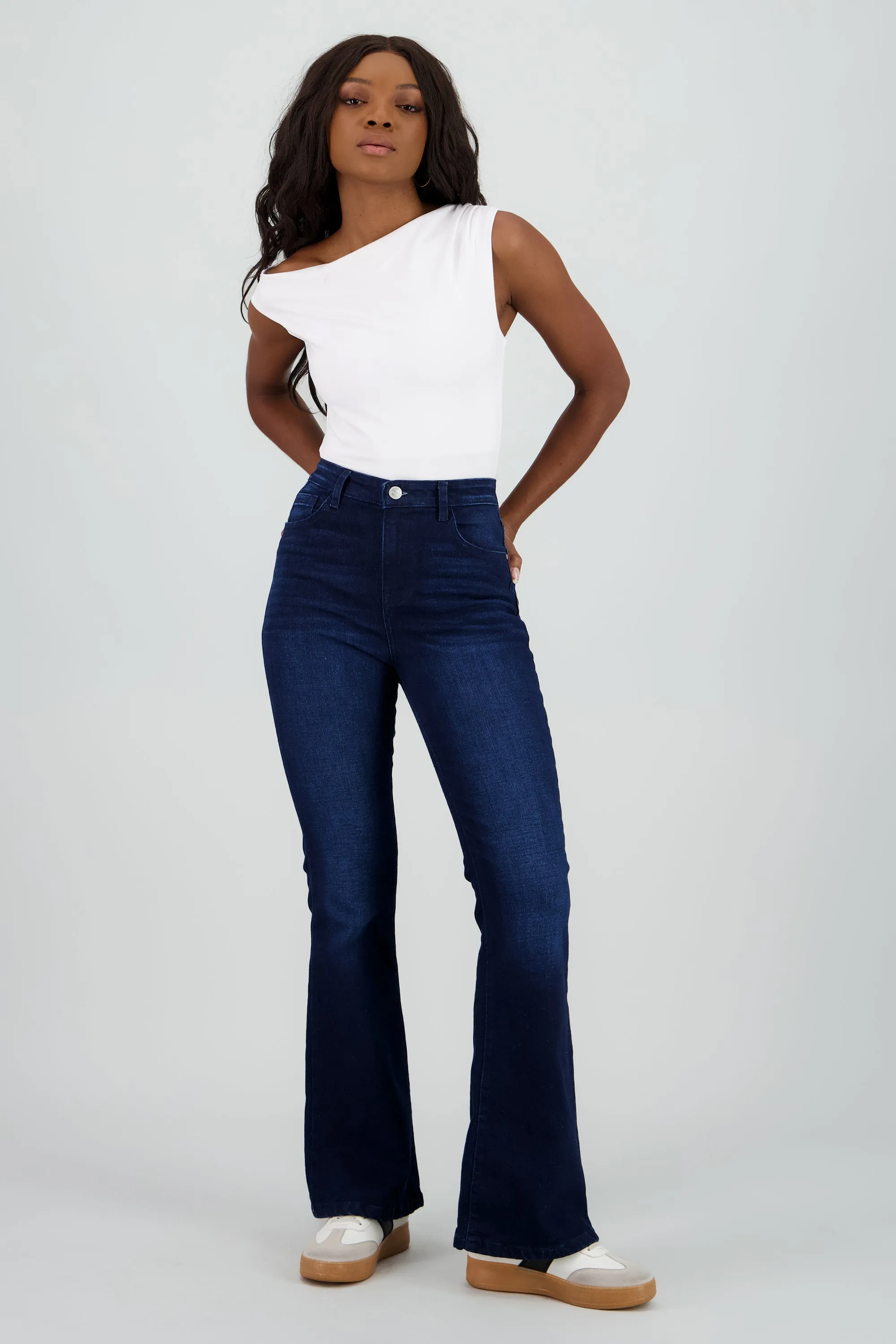 Jeans flare mid rise sold by Shasa