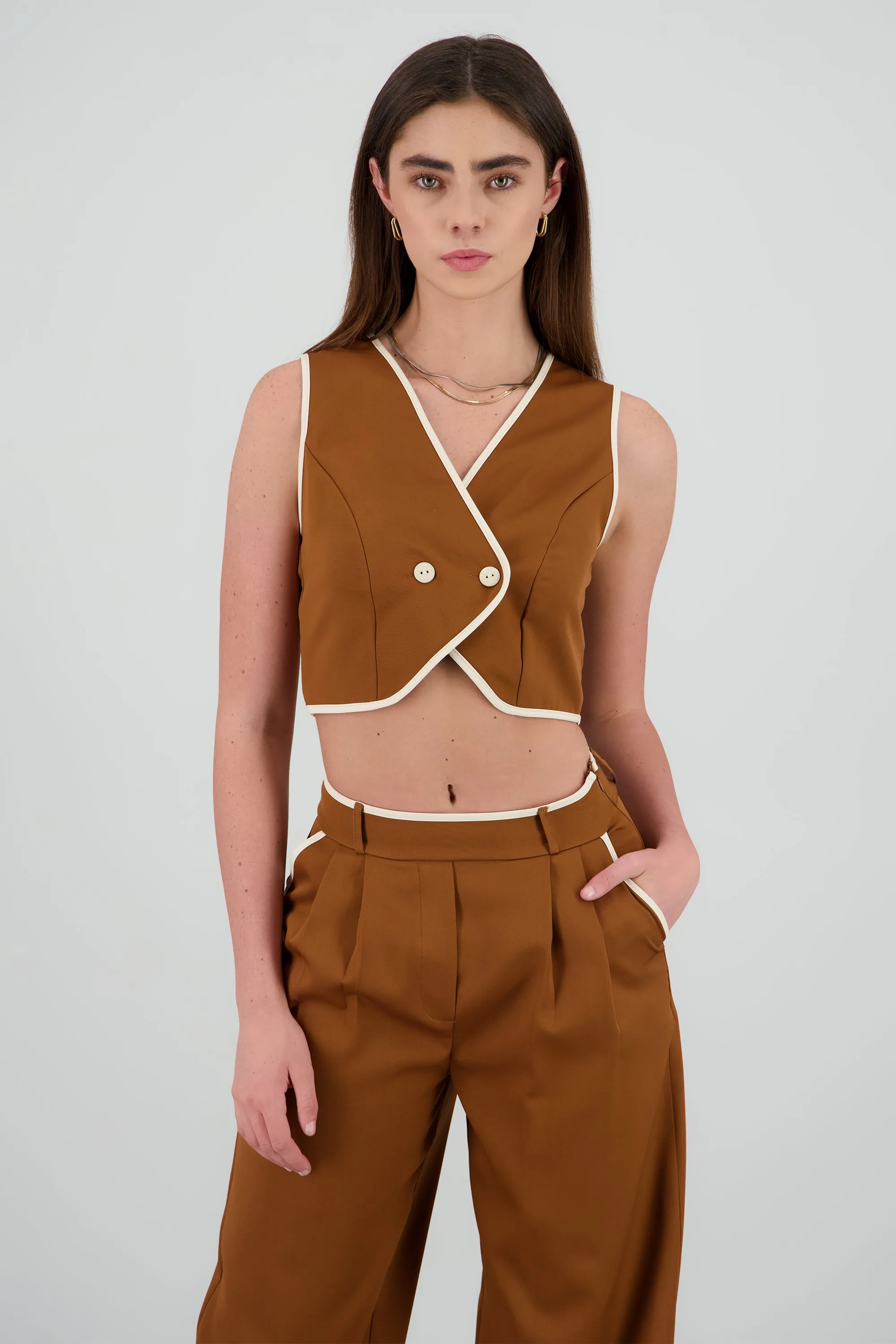 Chaleco detalle contraste cruzado 2 botones Hyp sold by Shasa product image thumbnail 2