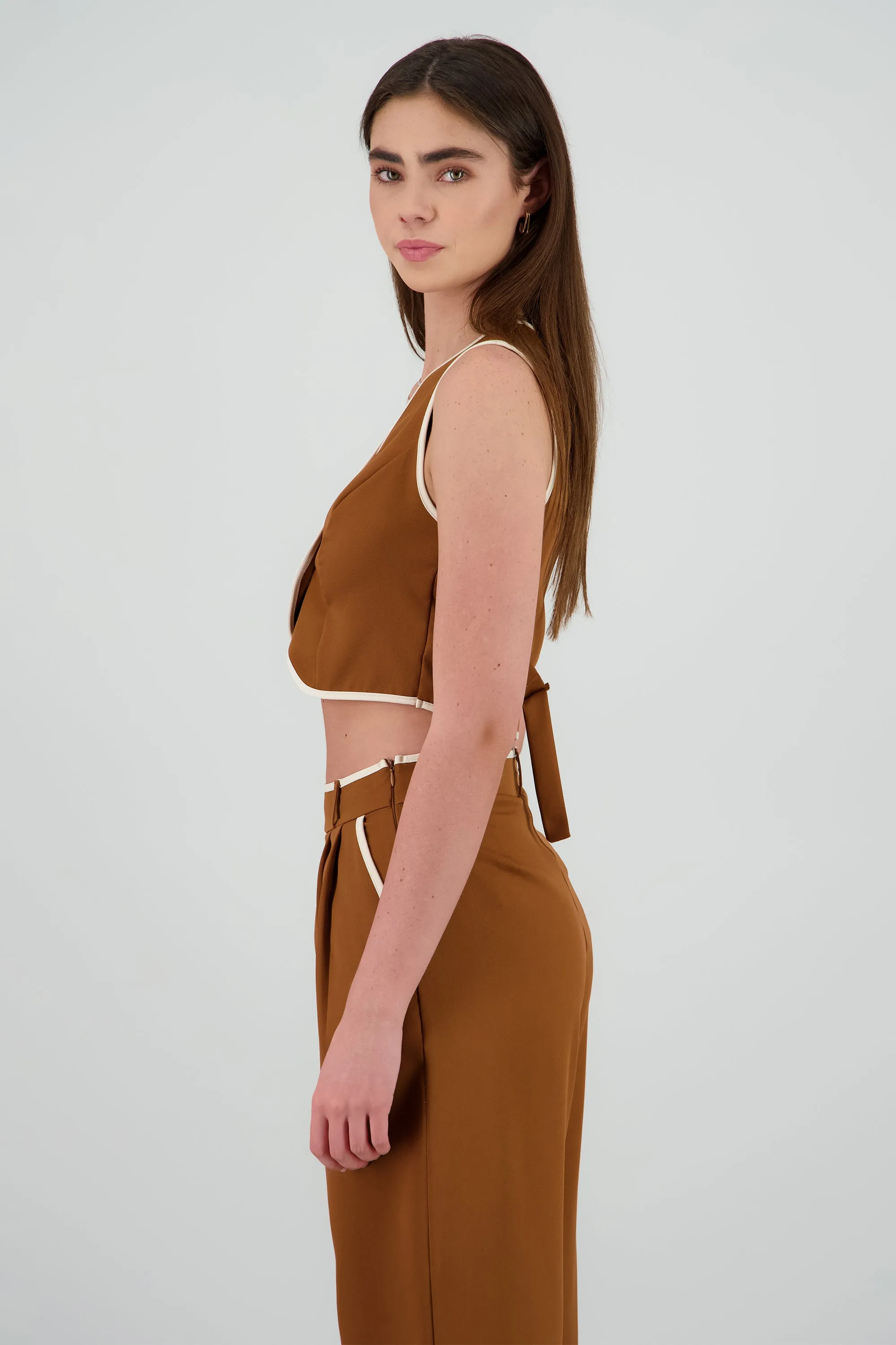 Chaleco detalle contraste cruzado 2 botones Hyp sold by Shasa product image thumbnail 3