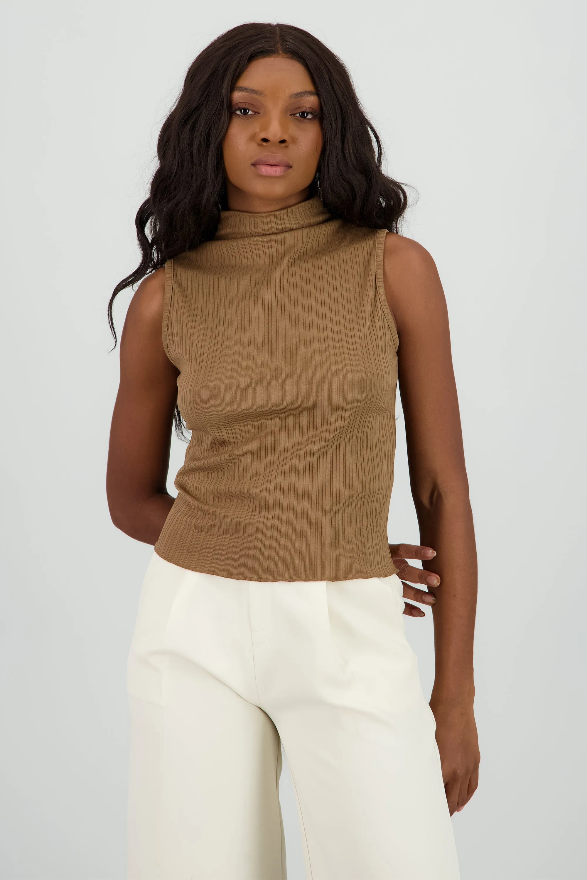 Top sin mangas cuello alto textura sold by Shasa product image thumbnail 2