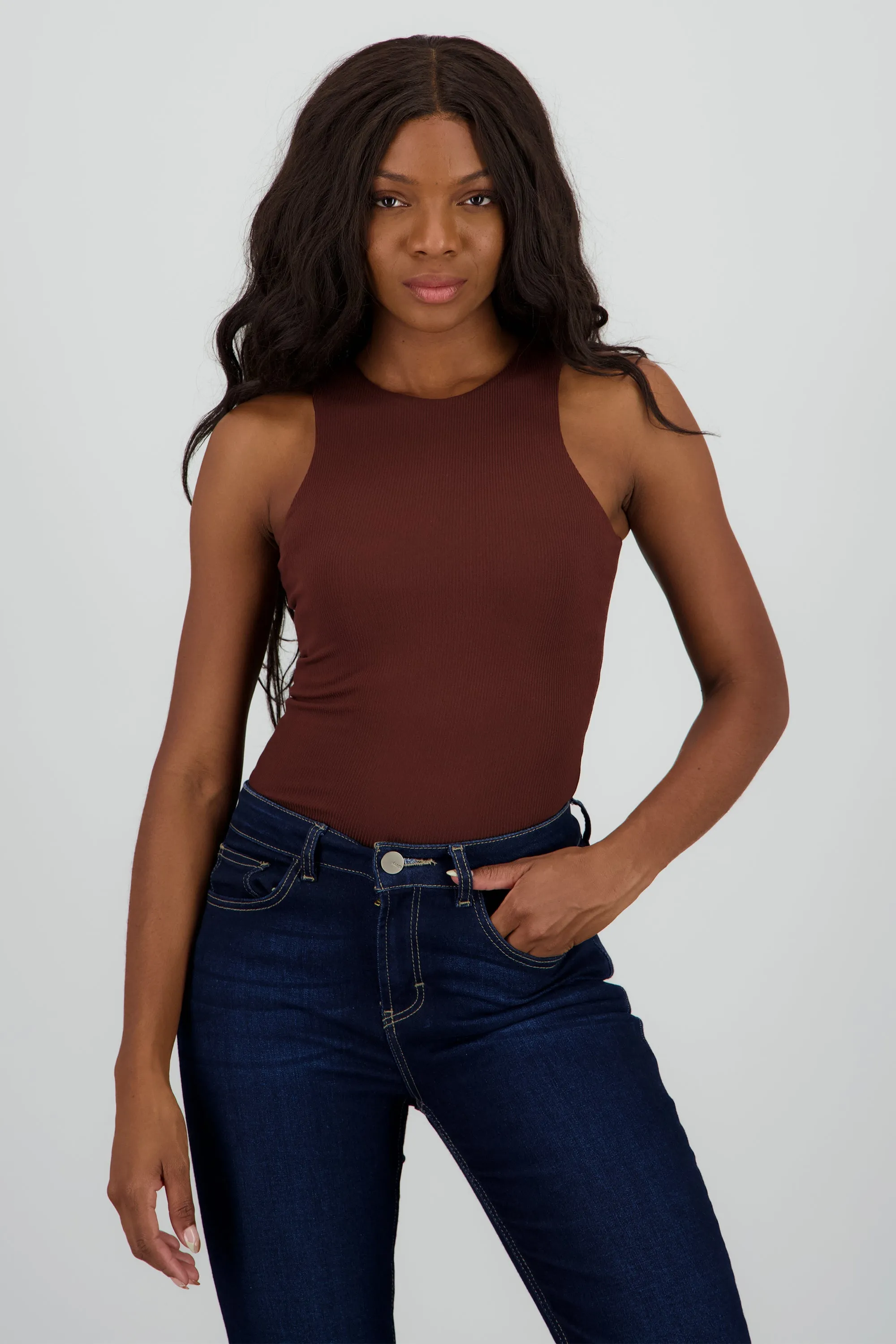 Top rib sin manga cuello redondo sold by Shasa