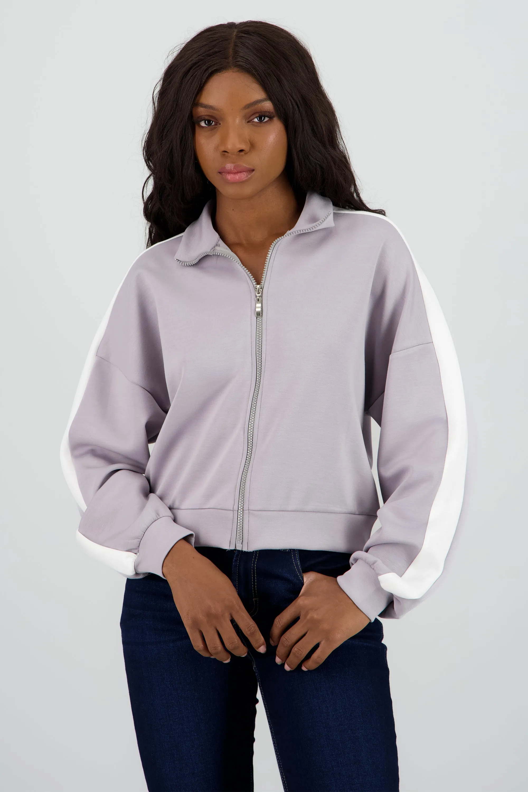 Chamarra ligera contraste sold by Shasa