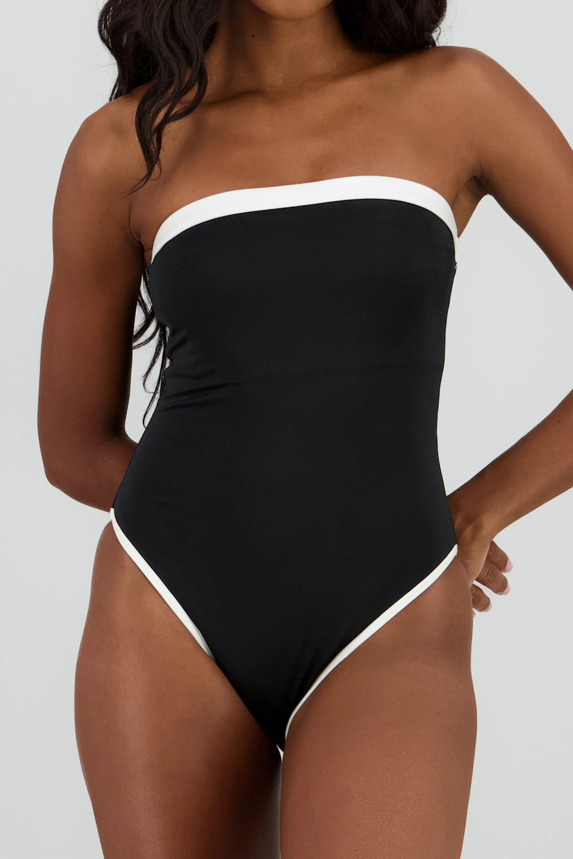 Traje de baño straples liso contrates sold by Shasa product image thumbnail 5