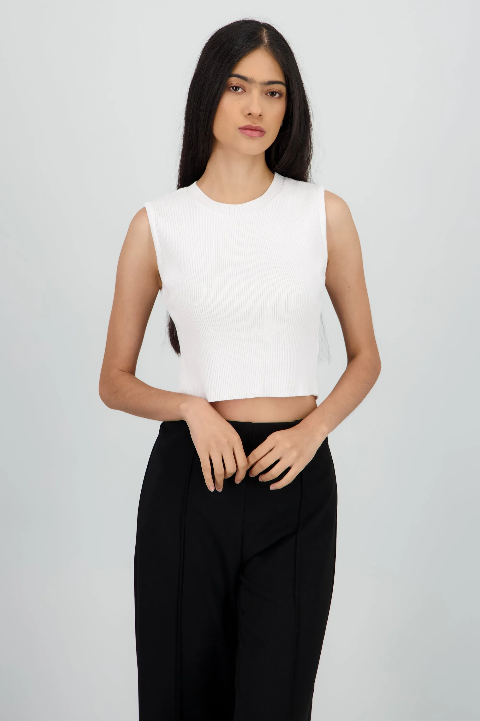 Top crop liso sin manga sold by Shasa product image thumbnail 2