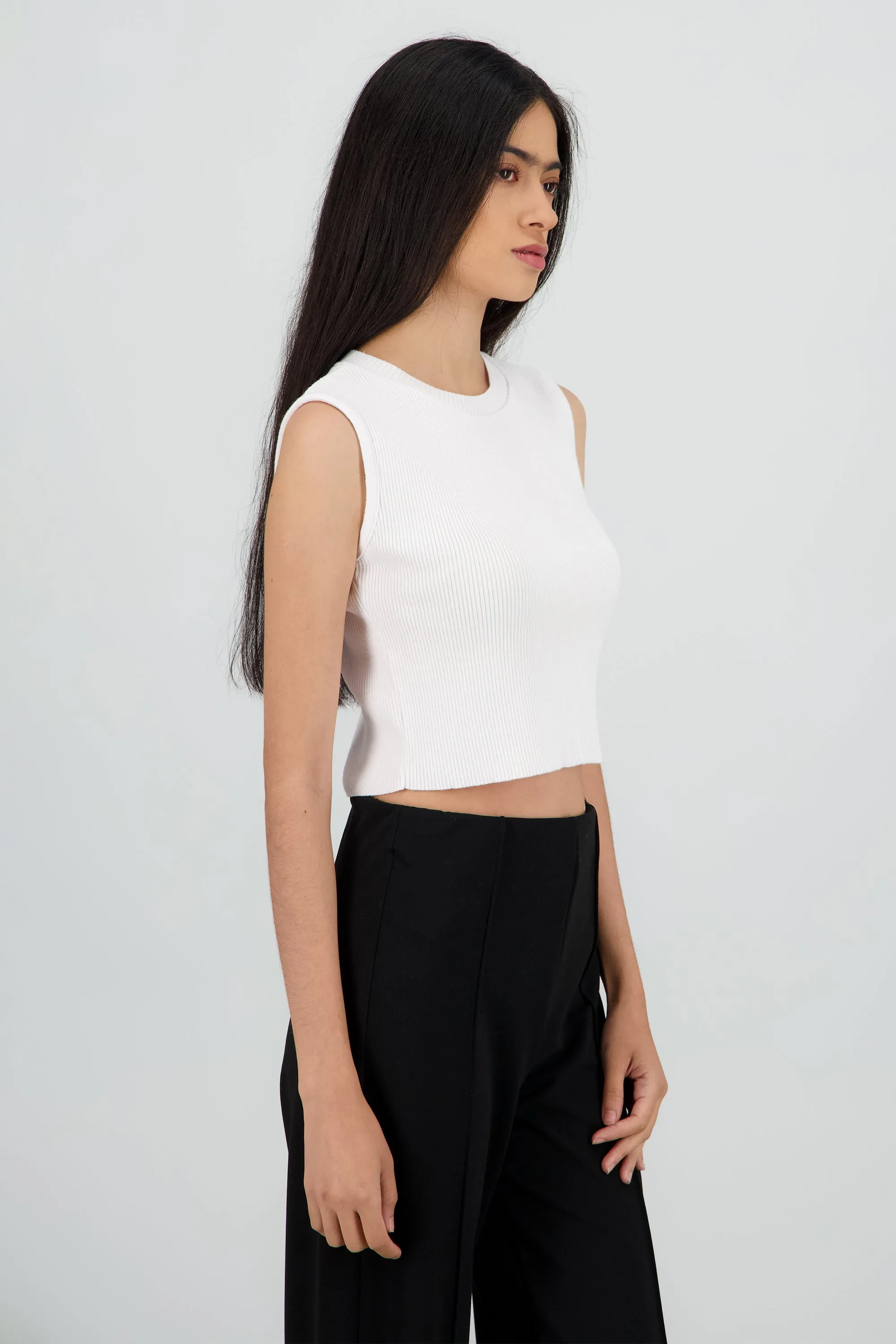 Top crop liso sin manga sold by Shasa product image thumbnail 3