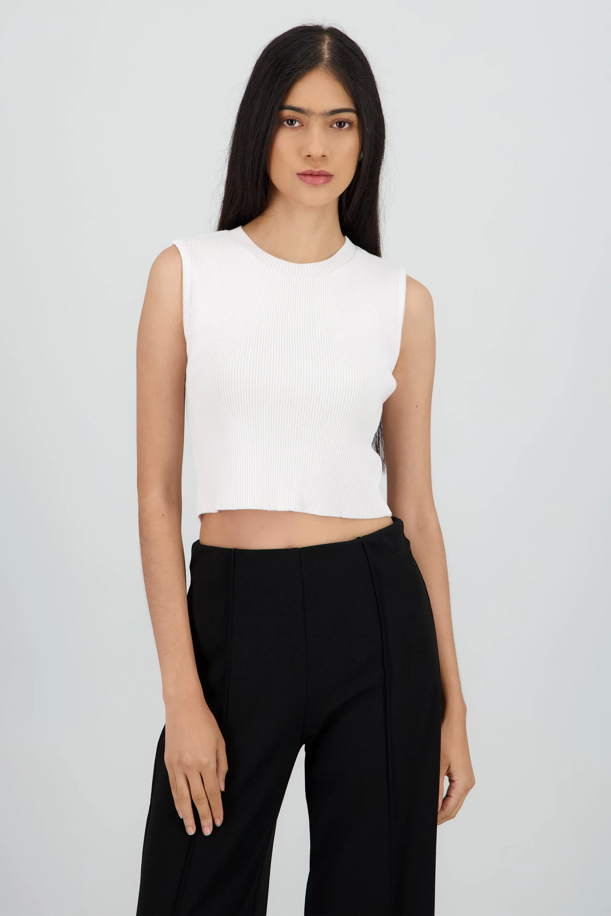 Top crop liso sin manga sold by Shasa