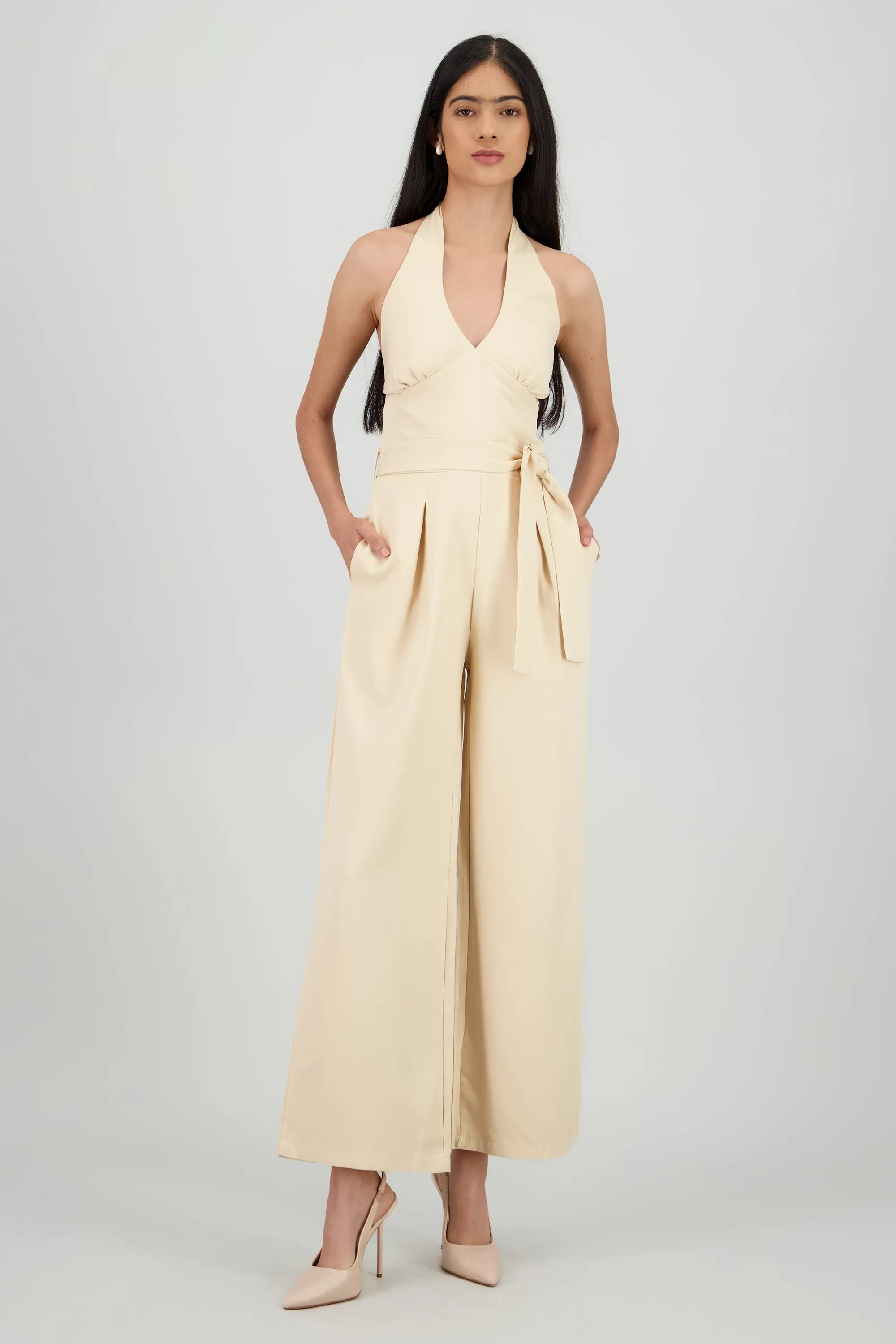 Jumpsuit de cuello halter liso sold by Shasa