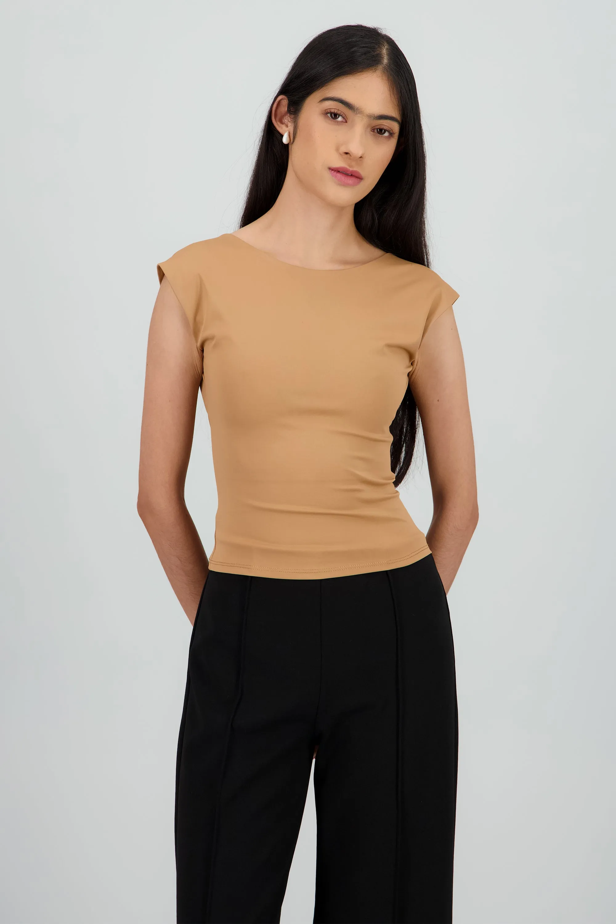 Top manga corta escote espalda sold by Shasa