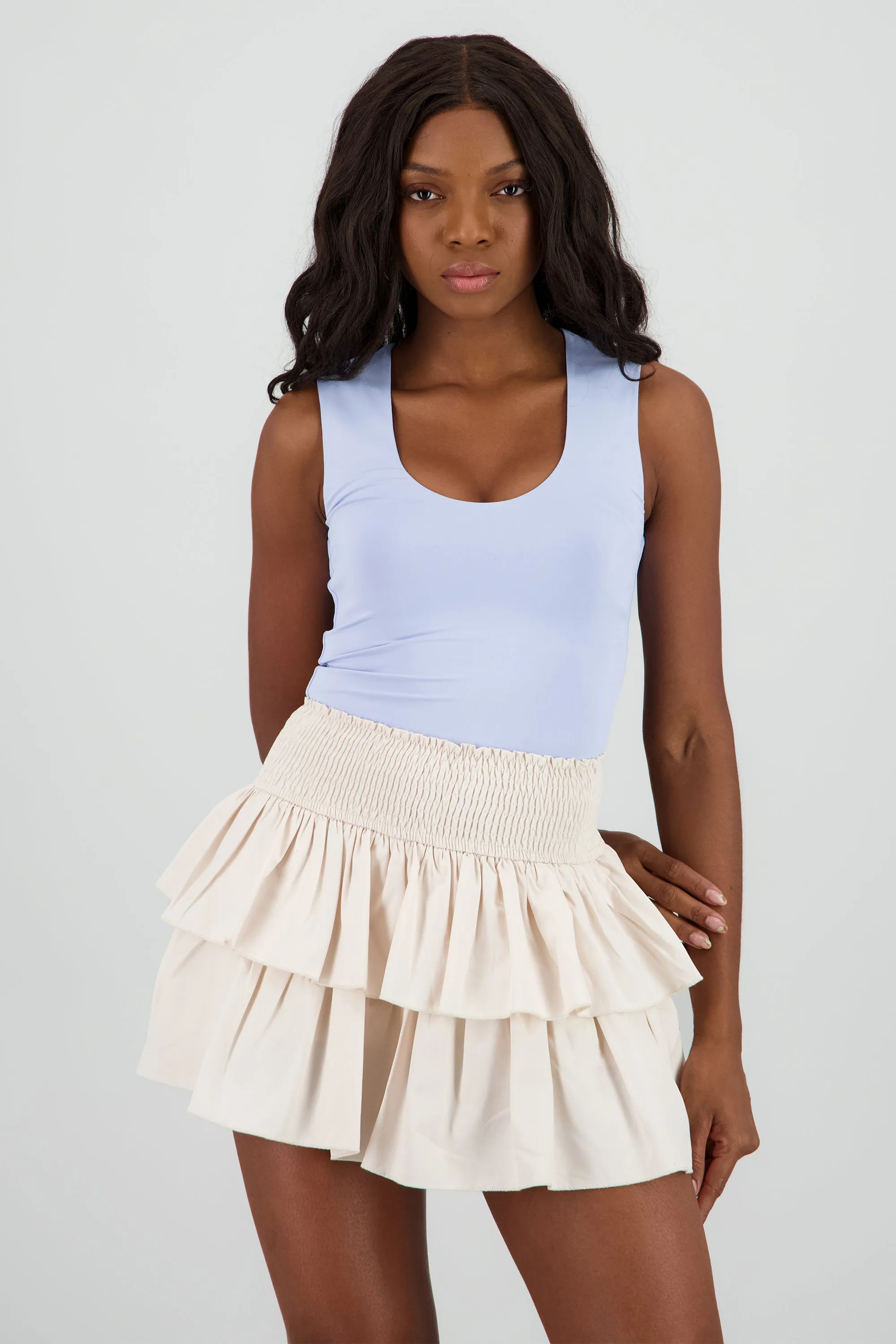 Top escote redondo doble tela sin manga sold by Shasa