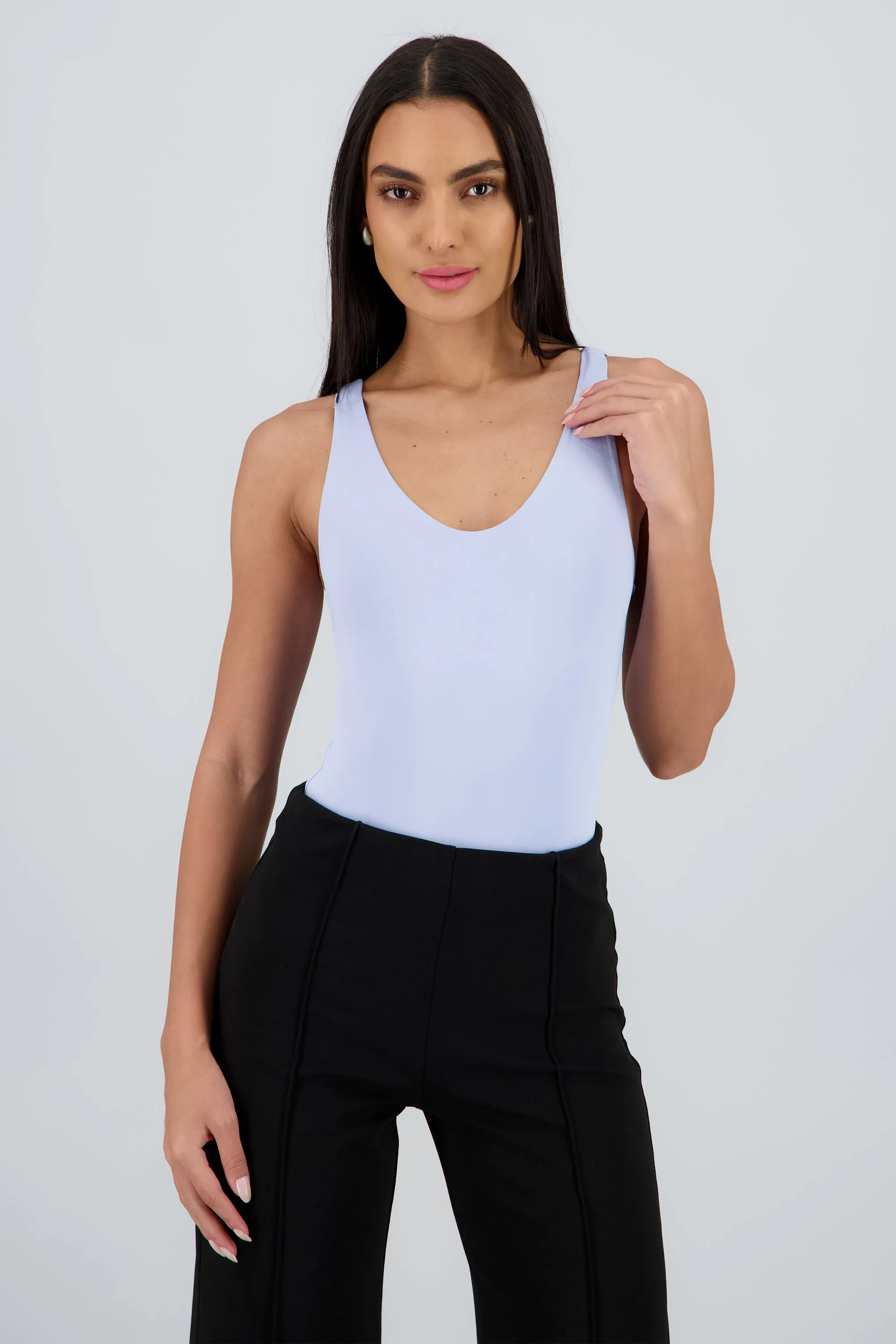 Body escote en V liso sold by Shasa