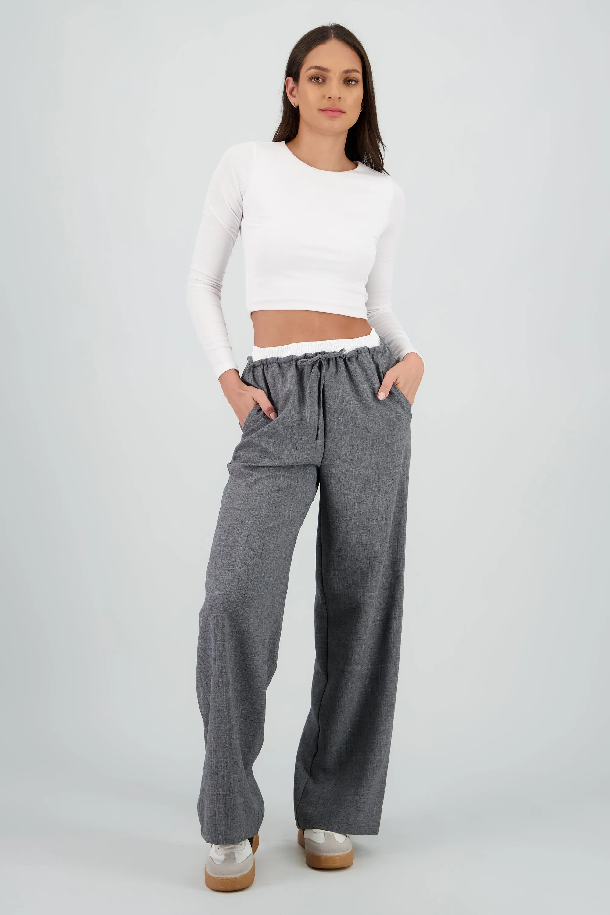 Pantalon amplio detalle pretin doble sold by Shasa