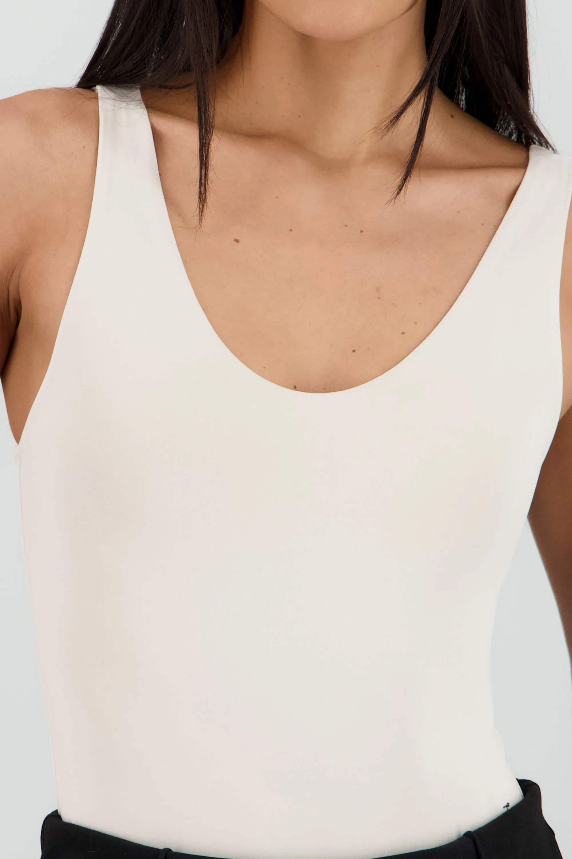 Body escote en V liso sold by Shasa product image thumbnail 5