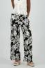 Pantalon amplio estampado sold by Shasa