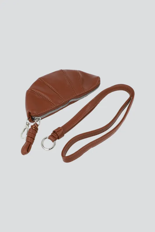 Cartera croissant sold by Shasa