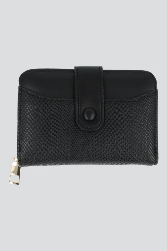 Cartera boton croco sold by Shasa