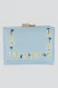 Cartera margaritas bordadas sold by Shasa