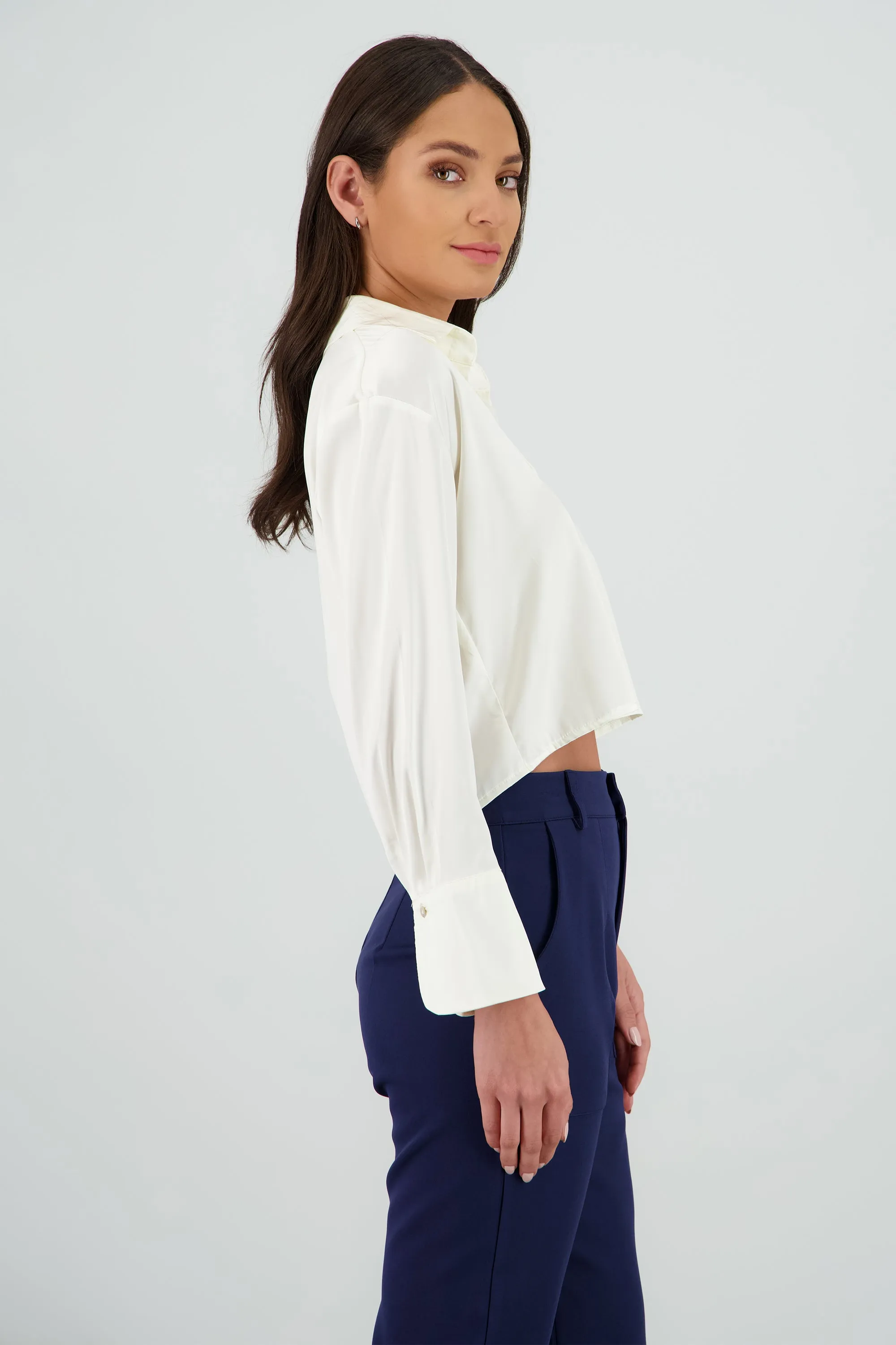 Camisa crop satinada manga larga sold by Shasa product image thumbnail 3