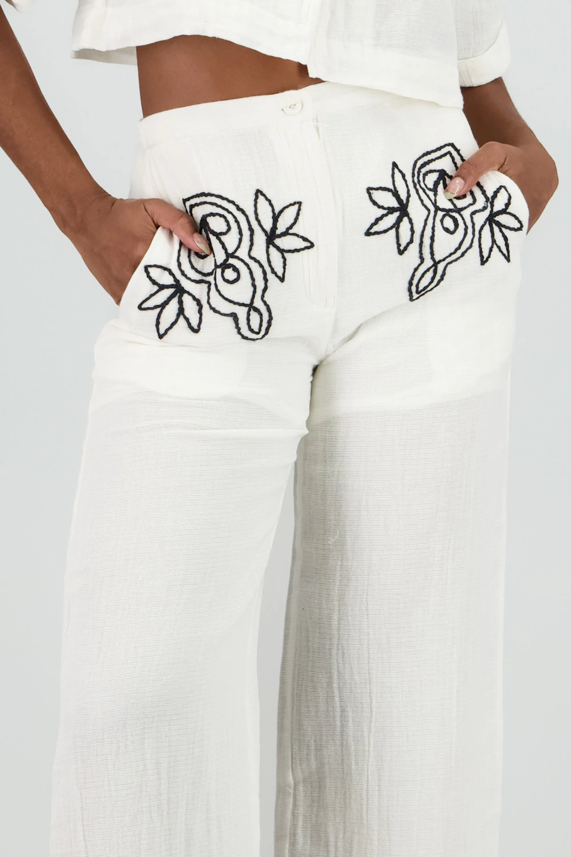Pantalon detalle bordado sold by Shasa product image thumbnail 5