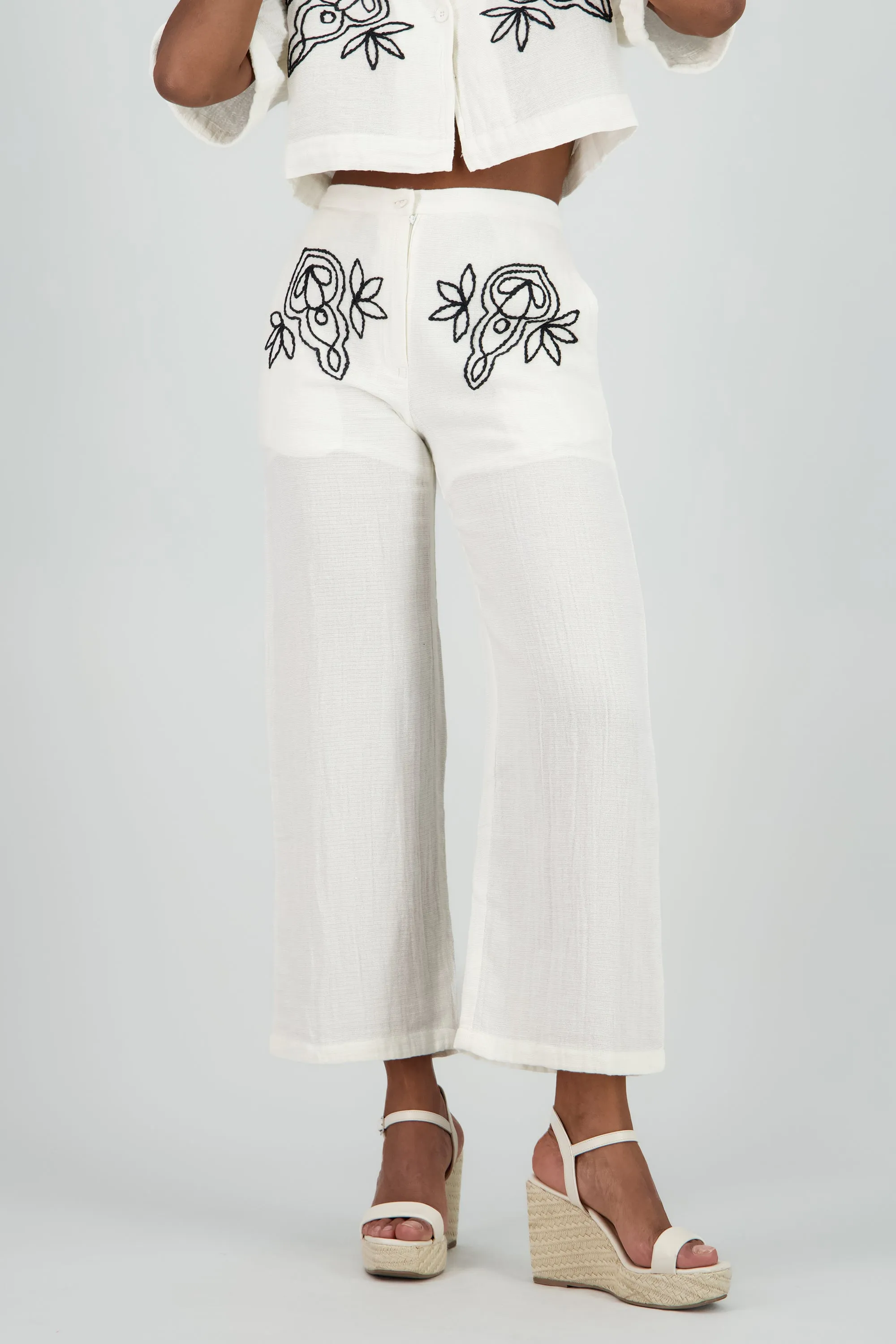 Pantalon detalle bordado sold by Shasa product image thumbnail 2