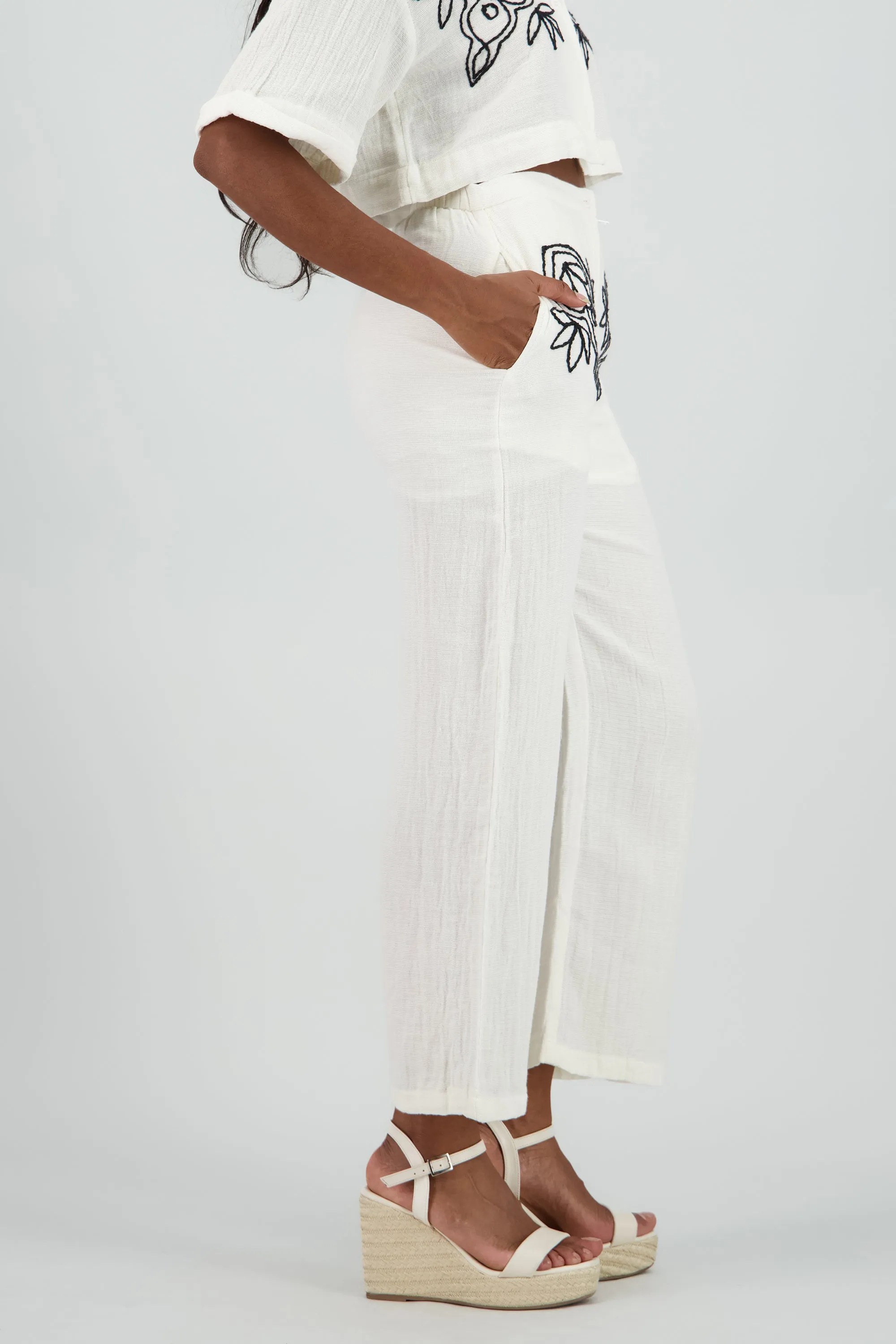 Pantalon detalle bordado sold by Shasa product image thumbnail 3