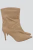 Botin pointy cubeta suede sold by Shasa