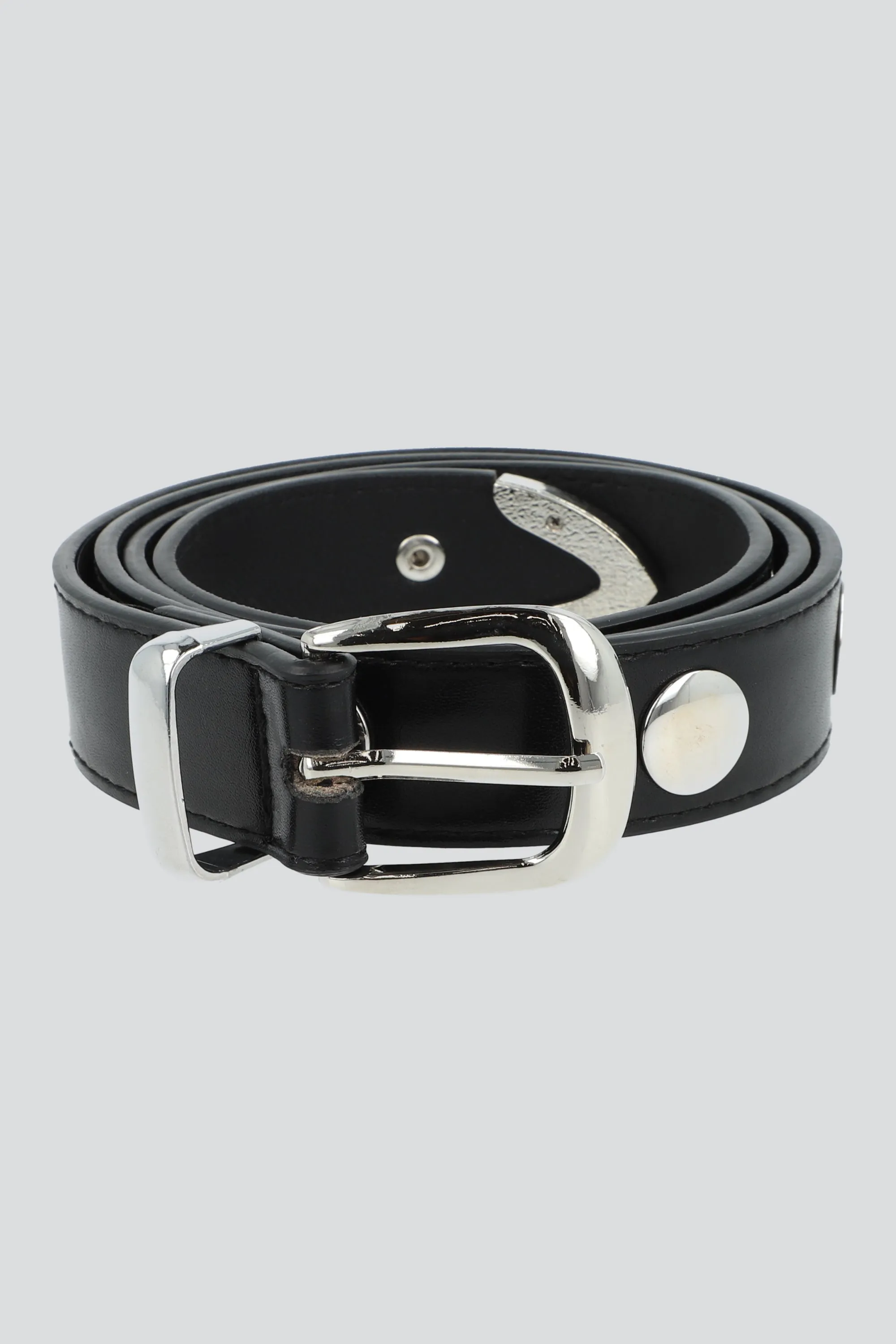 Cinturon mega studs sold by Shasa