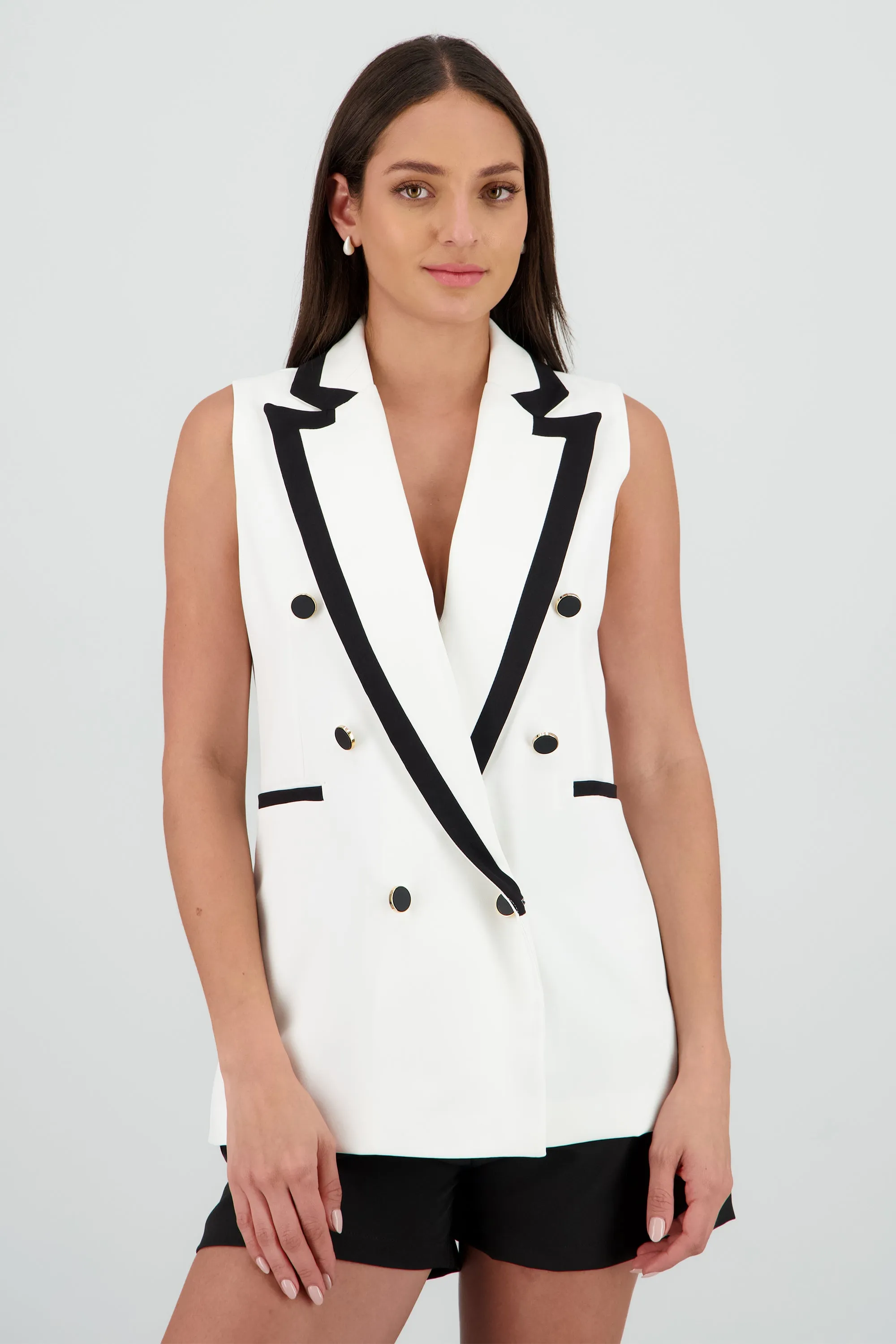 Chaleco oversized detalles en contraste sold by Shasa