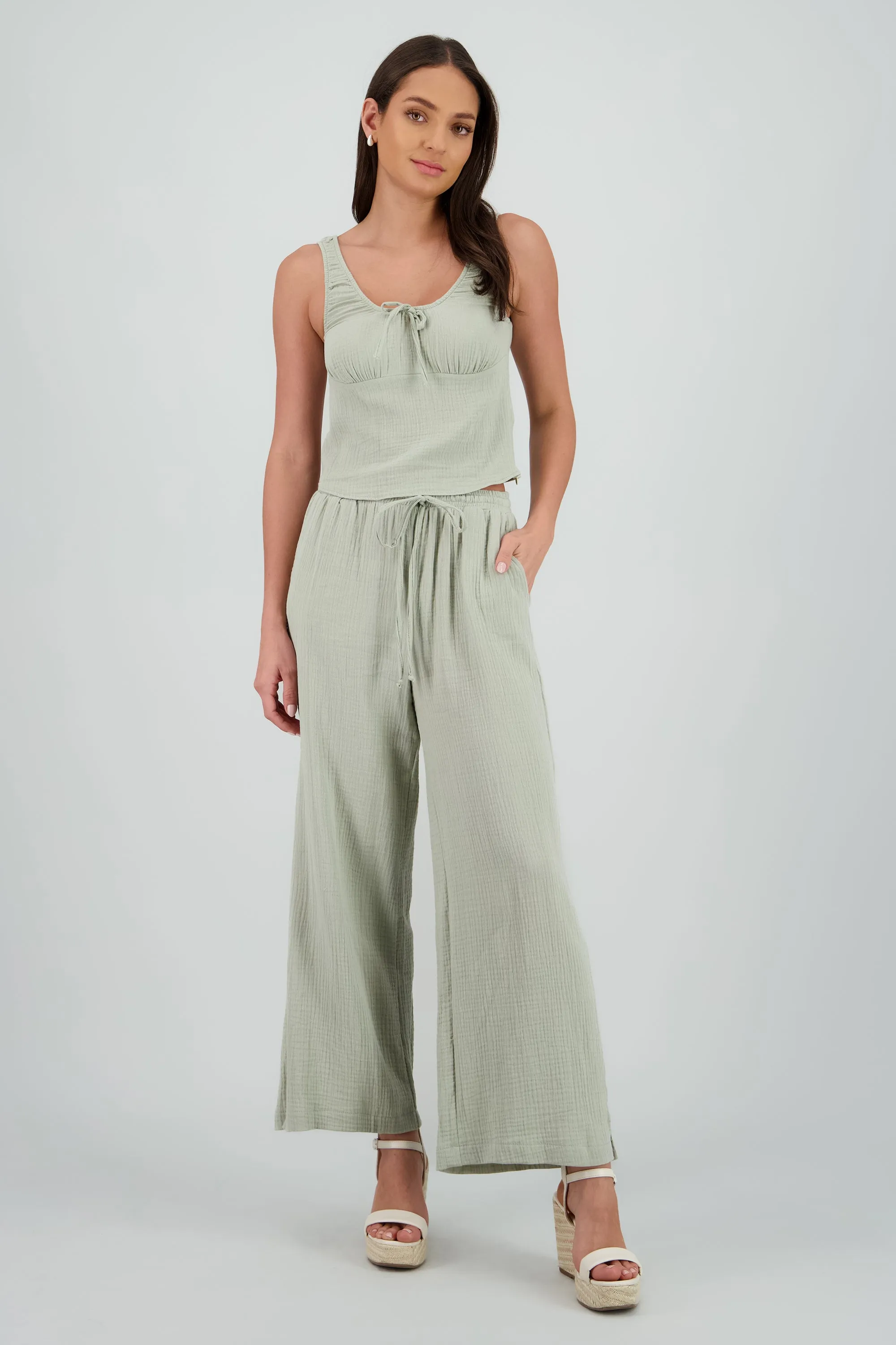 Pantalon fluido wide leg sold by Shasa
