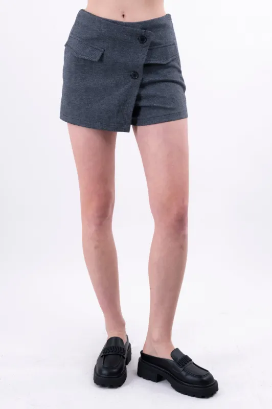 Falda short jaspeada botones sold by Shasa