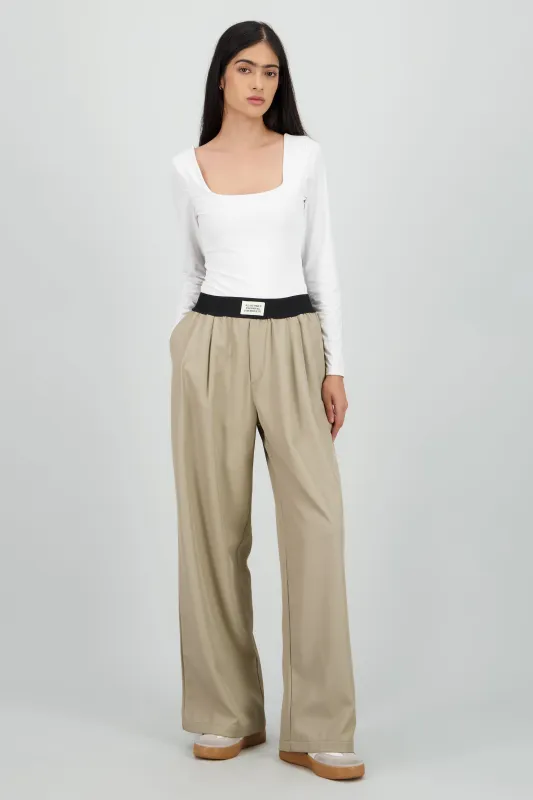 Pantalon amplio det resorte sold by Shasa