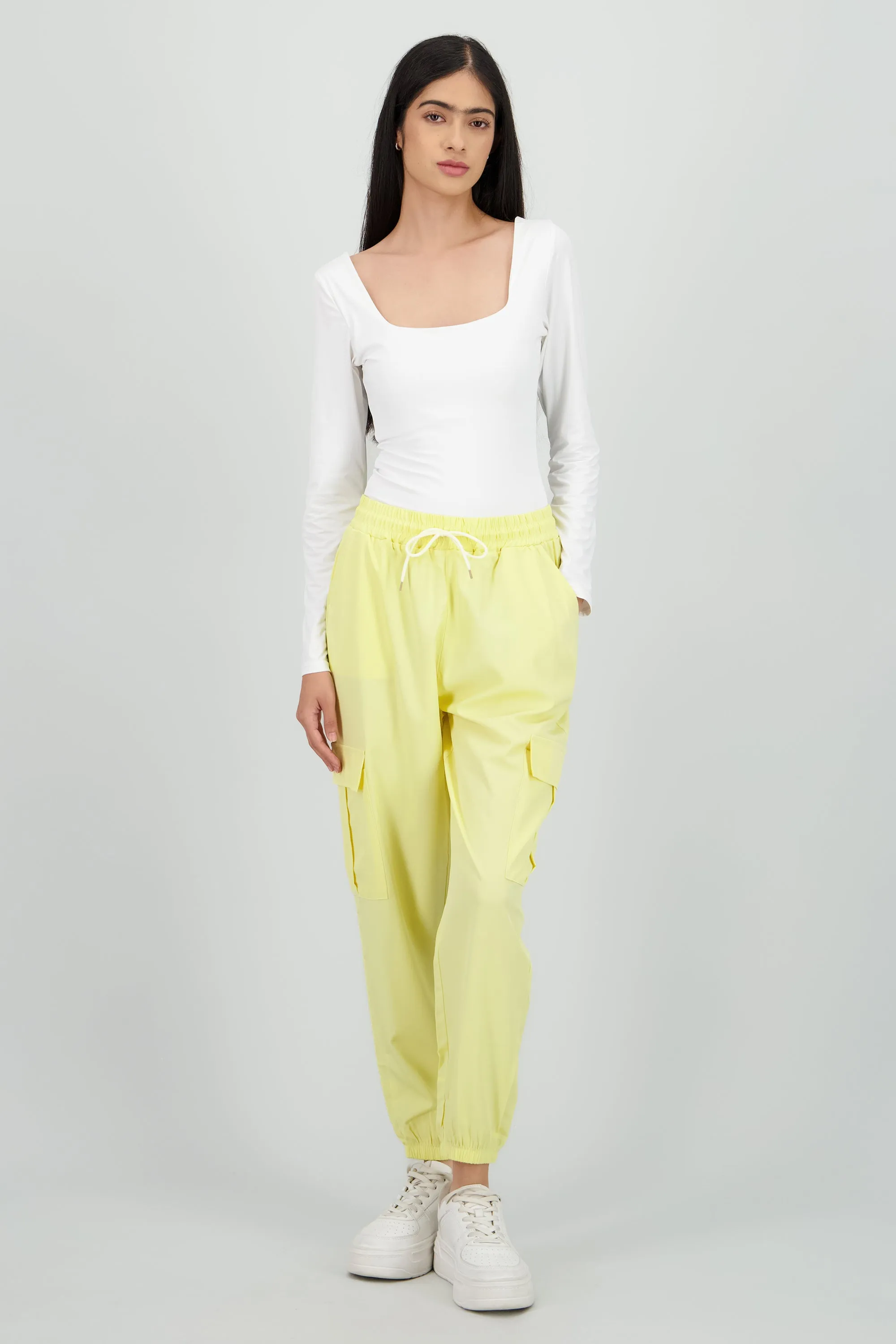 Pantalón Cargo Monocolor Bolsas sold by Shasa