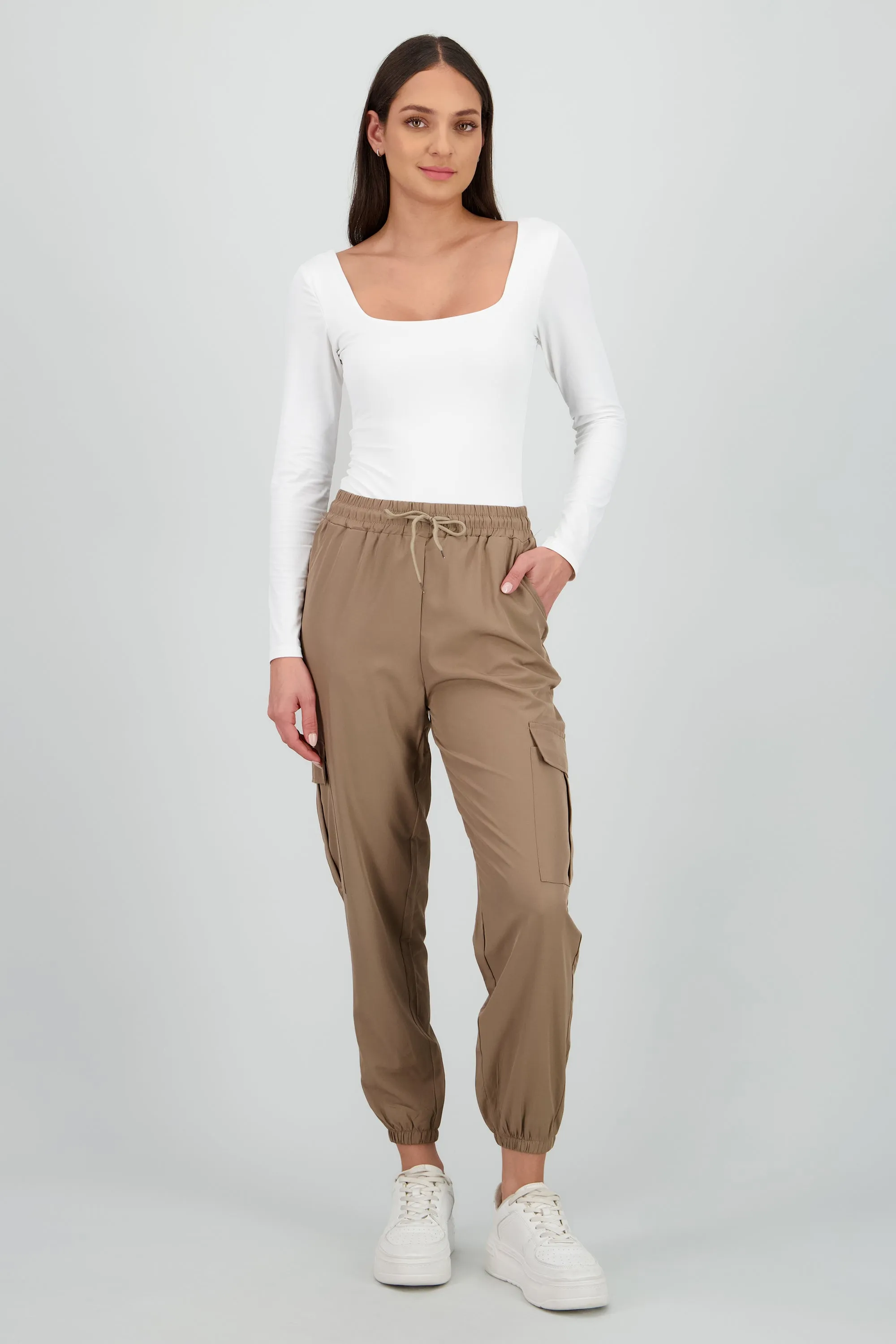 Pantalón Cargo Monocolor Bolsas sold by Shasa