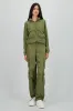 Pants tipo parachute detalle bolsas cargo sold by Shasa
