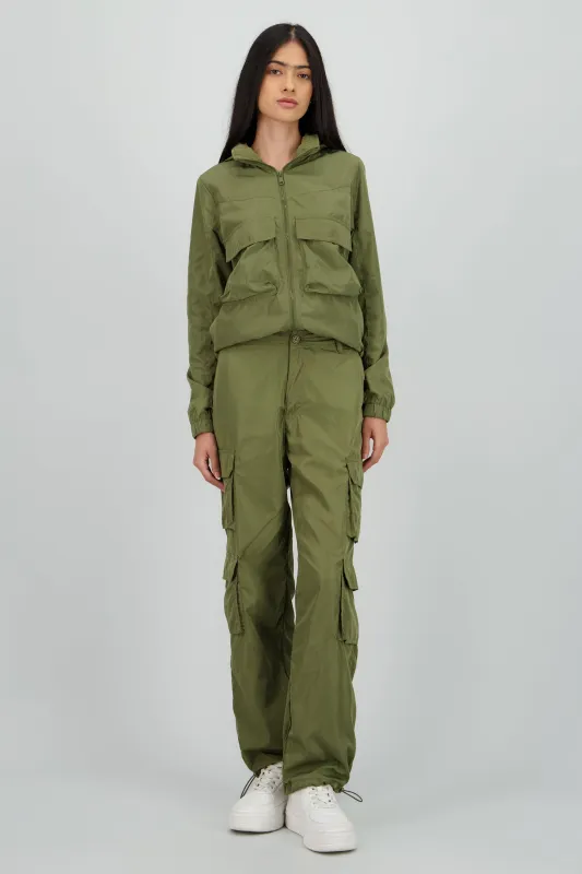 Pants tipo parachute detalle bolsas cargo sold by Shasa