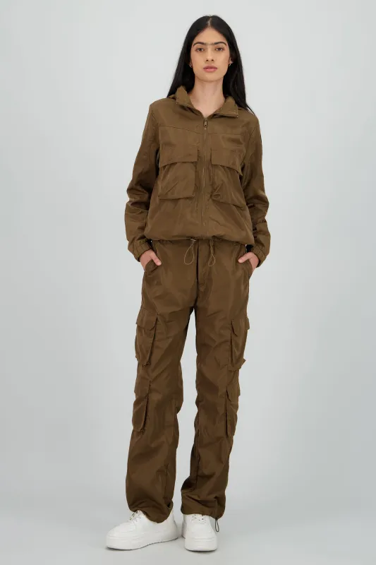 Pants tipo parachute detalle bolsas cargo sold by Shasa