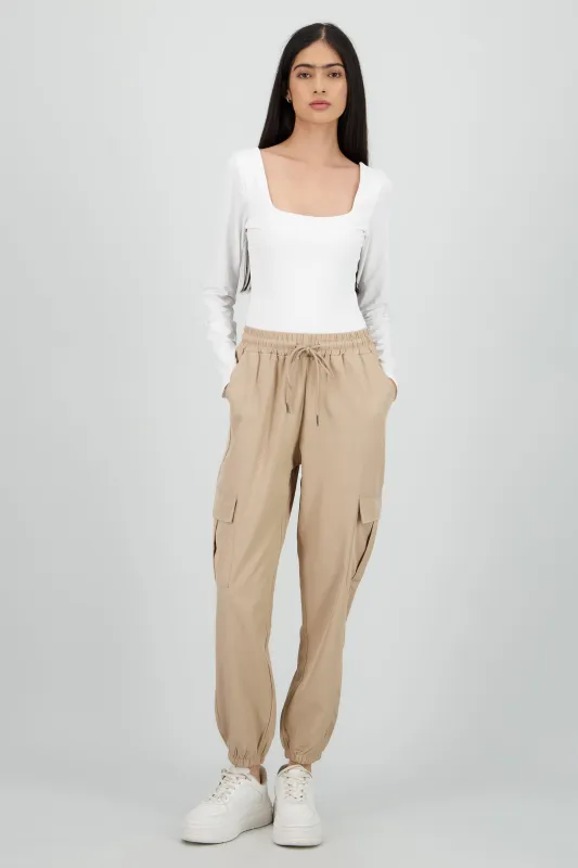 Pantalón Cargo Monocolor Bolsas sold by Shasa