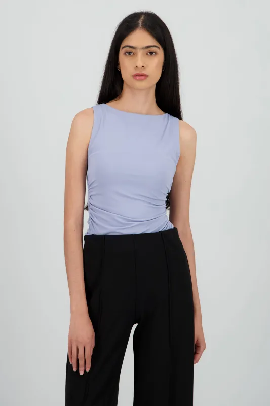 Top sin mangas tacto suave sold by Shasa