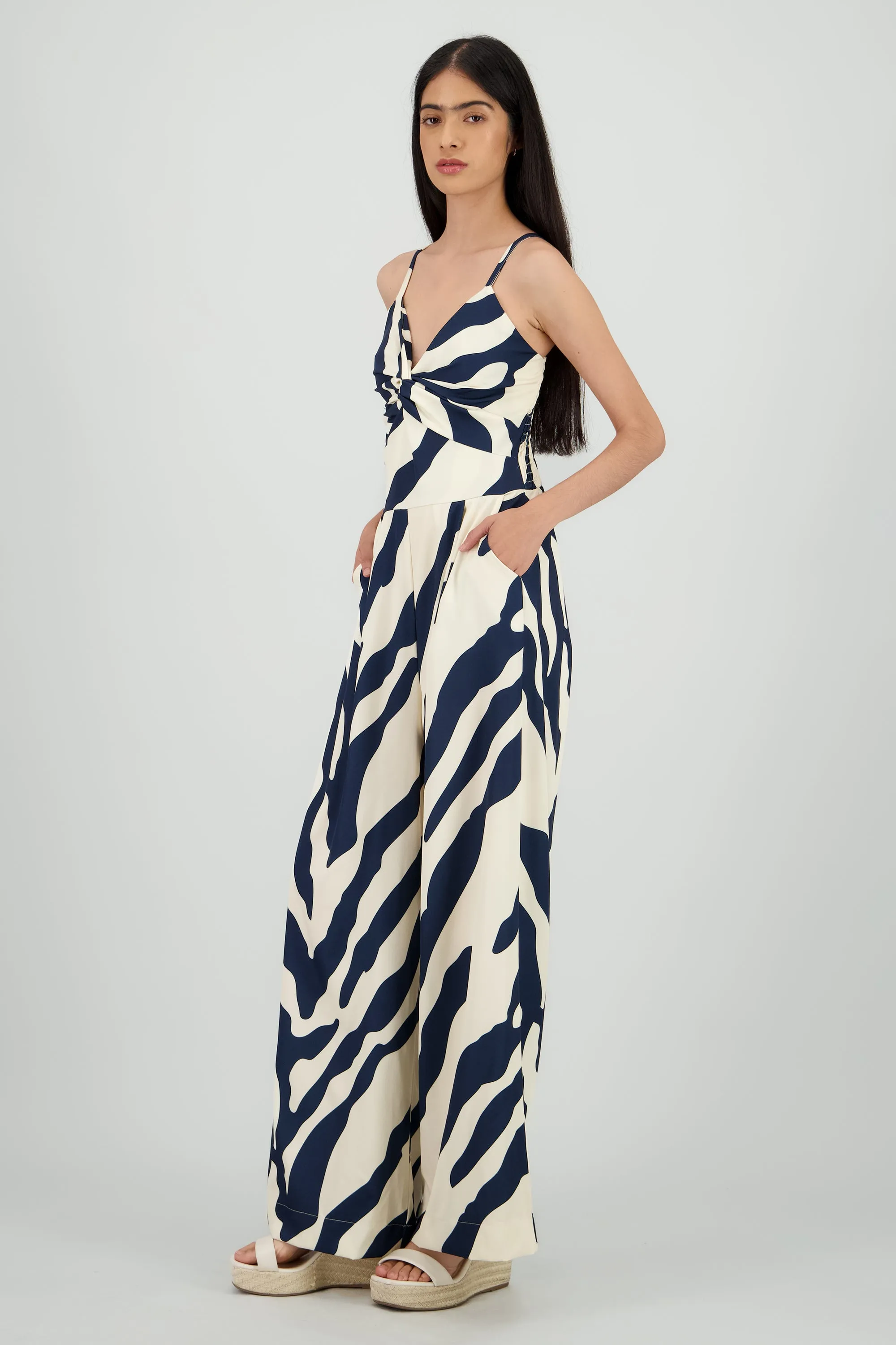 Jumpsuit tirantes estampado detalle nudo sold by Shasa product image thumbnail 3