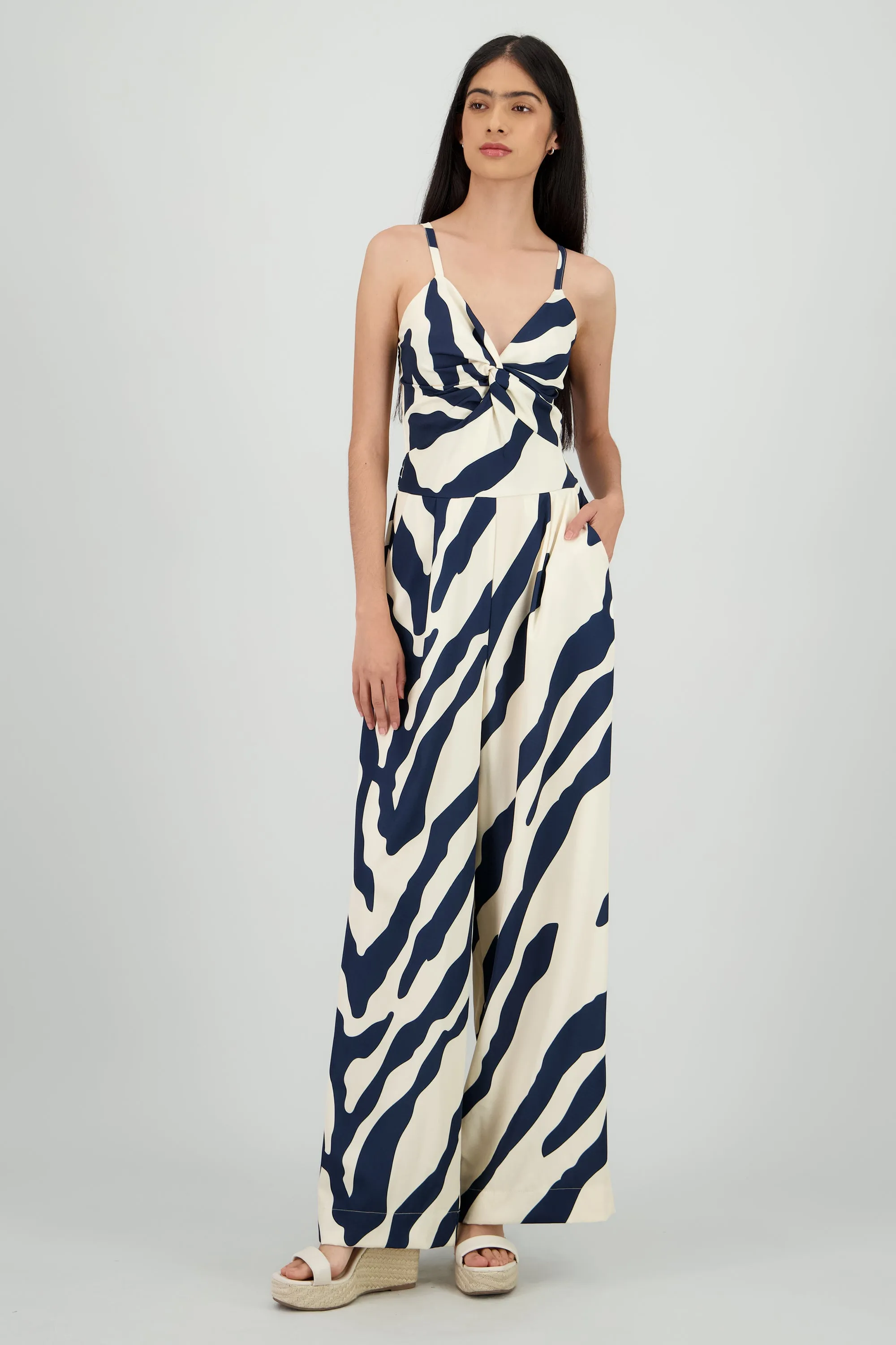 Jumpsuit tirantes estampado detalle nudo sold by Shasa product image thumbnail 2