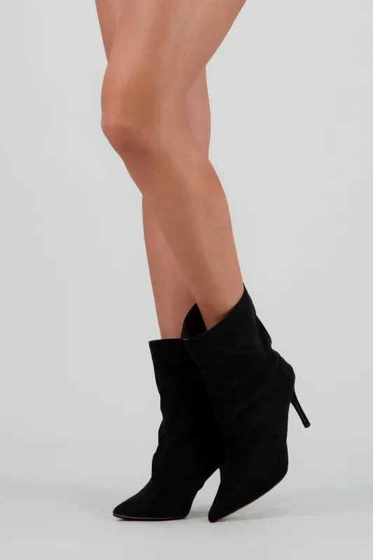Botin pointy cubeta suede sold by Shasa